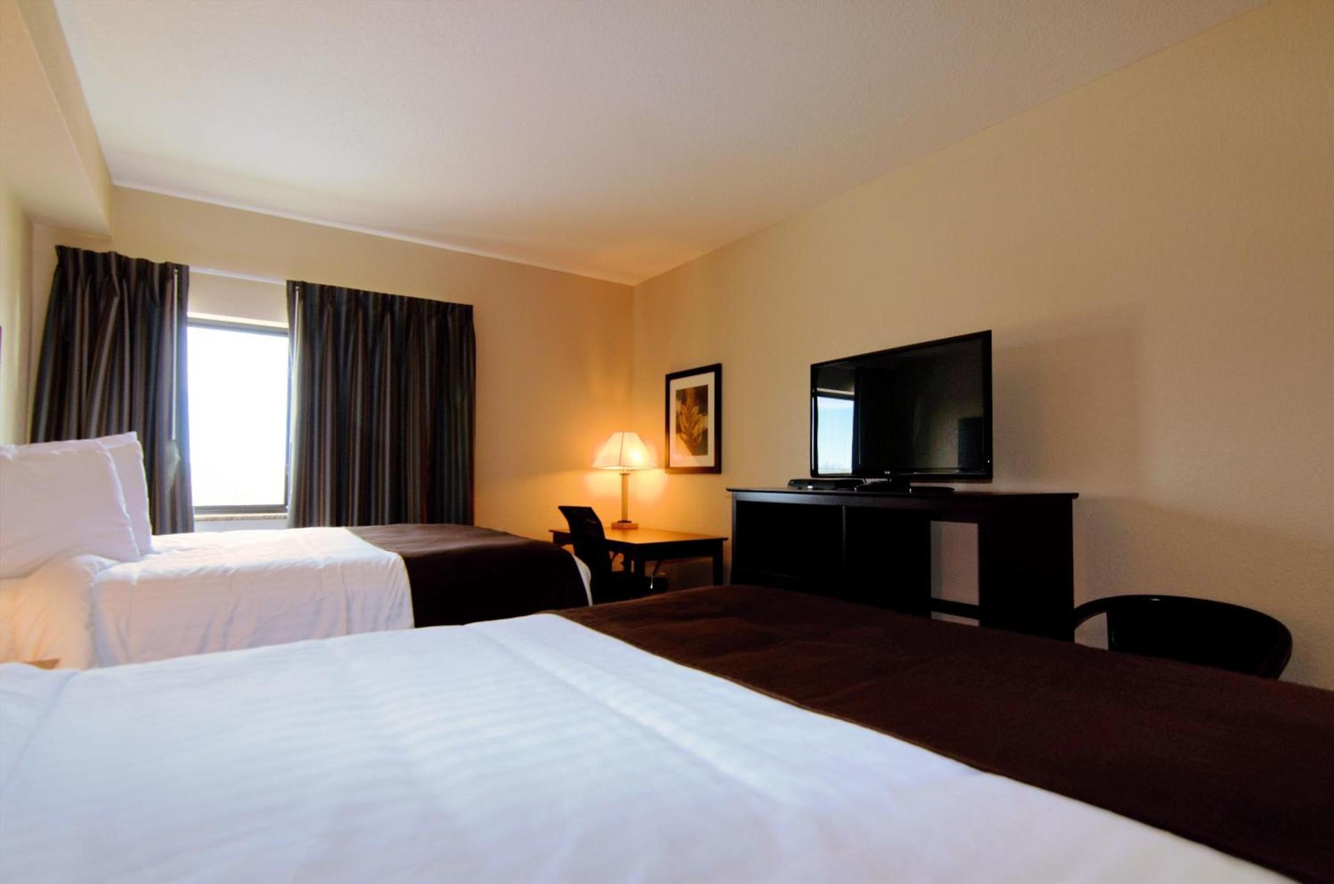 Cobblestone Inn & Suites - Denison | Oak Ridge photo 64