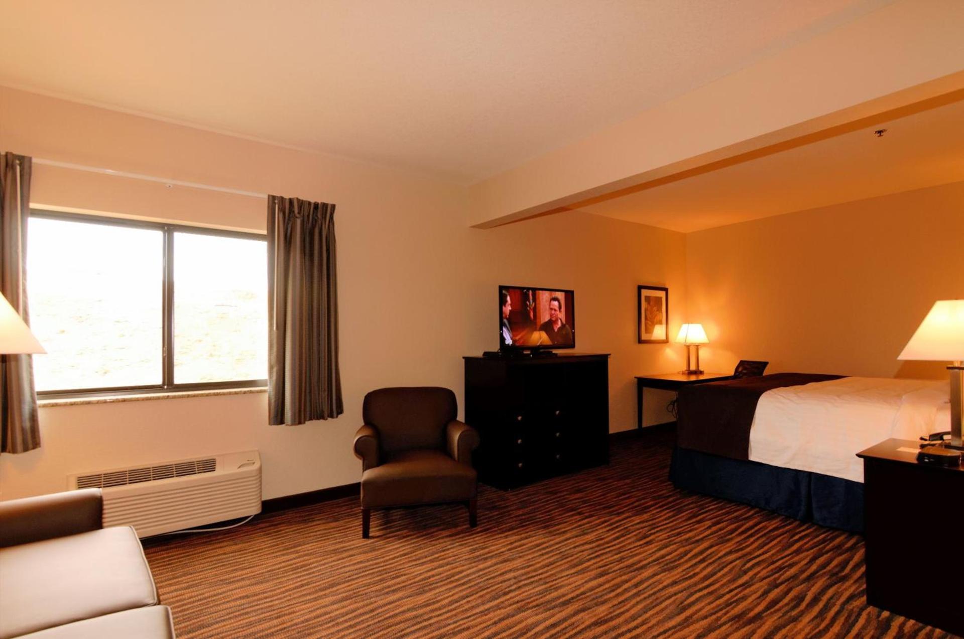 Cobblestone Inn & Suites - Denison | Oak Ridge photo 65