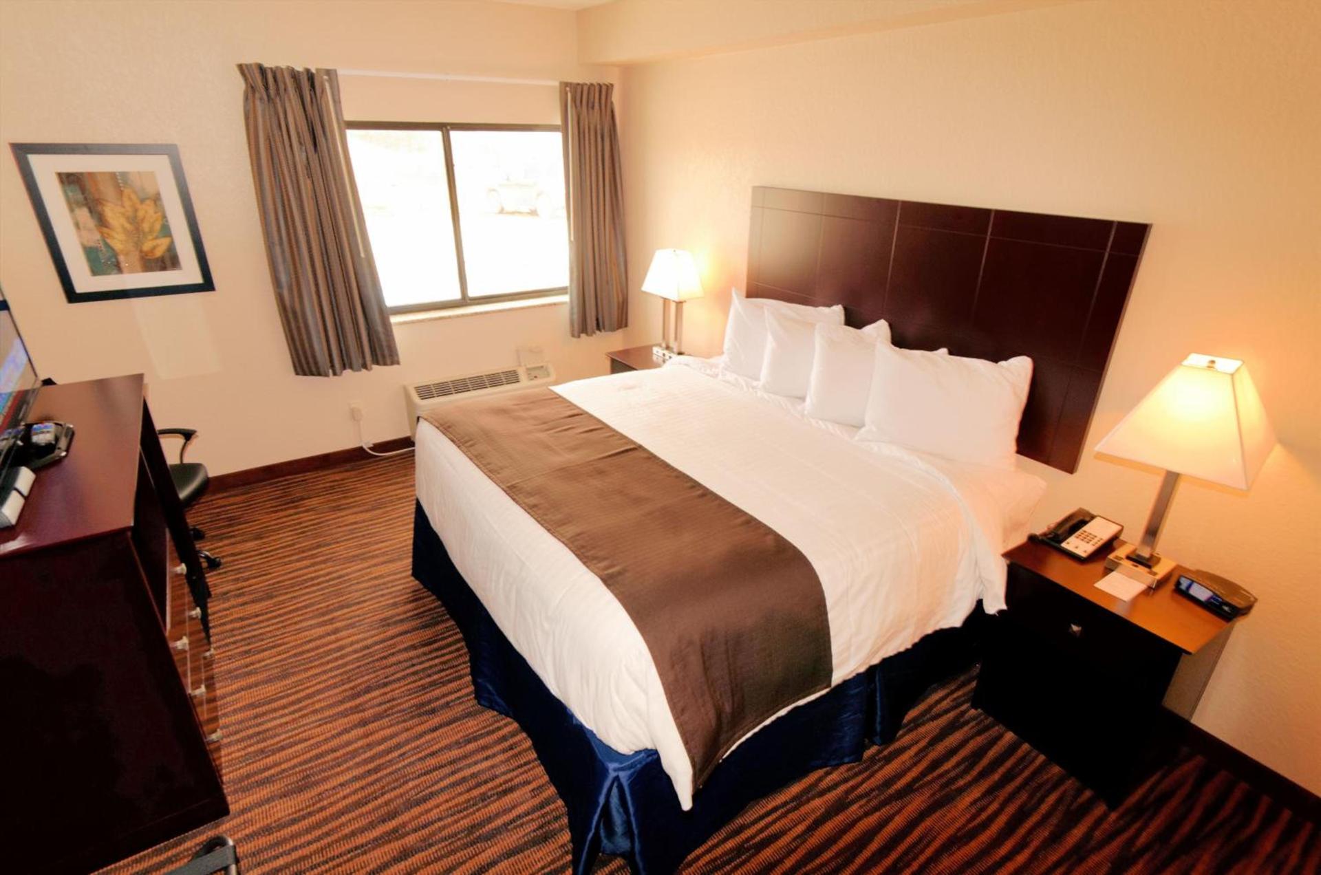 Cobblestone Inn & Suites - Denison | Oak Ridge photo 66