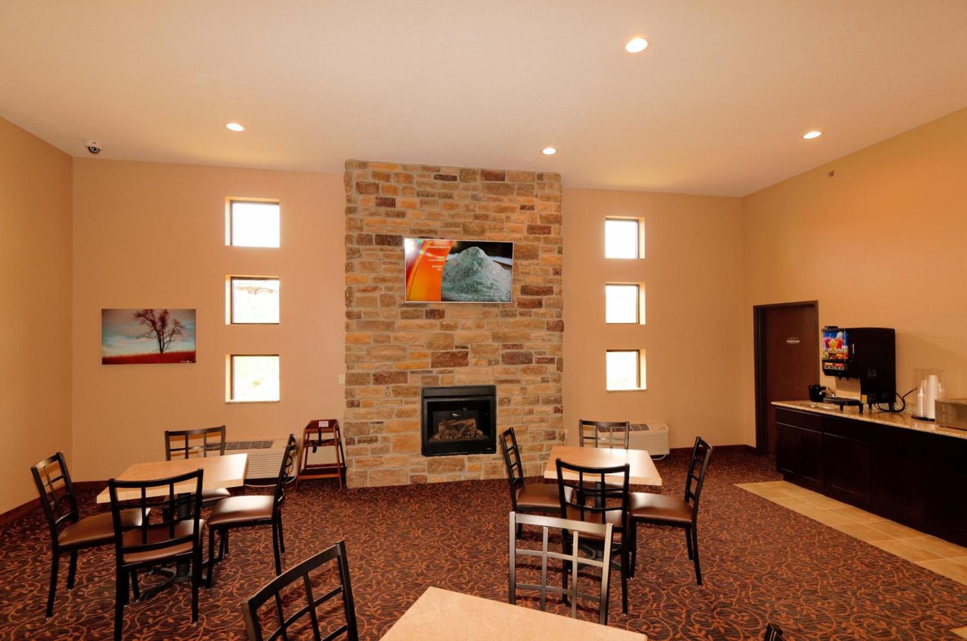 Cobblestone Inn & Suites - Denison | Oak Ridge photo 67