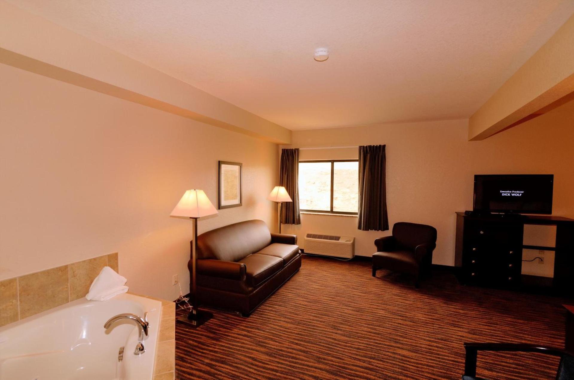 Cobblestone Inn & Suites - Denison | Oak Ridge photo 69