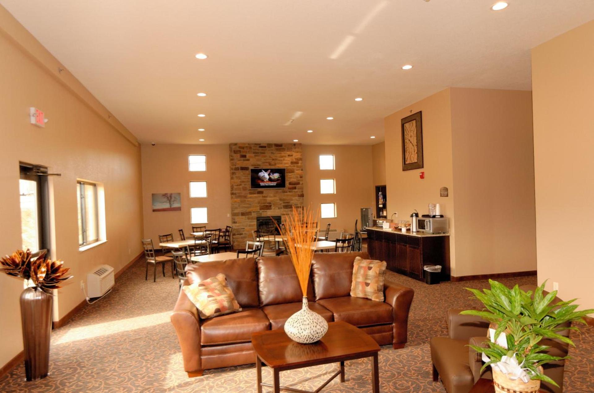 Cobblestone Inn & Suites - Denison | Oak Ridge photo 70