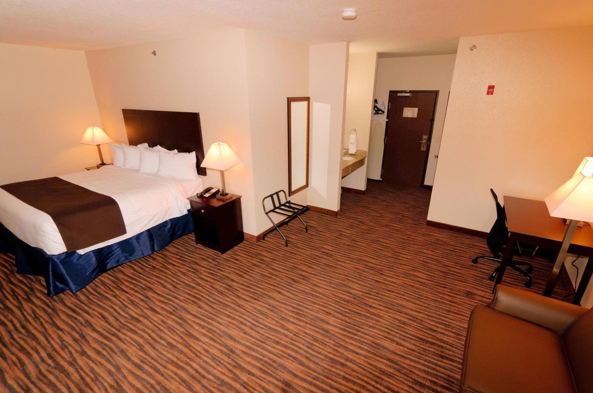 Cobblestone Inn & Suites - Denison | Oak Ridge photo 71