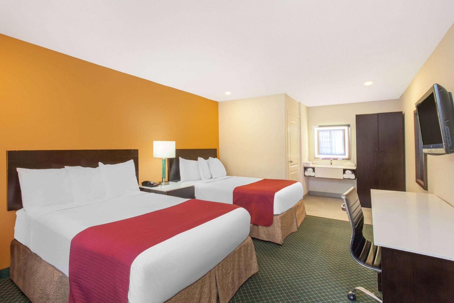 Ramada by Wyndham Culver City photo 14
