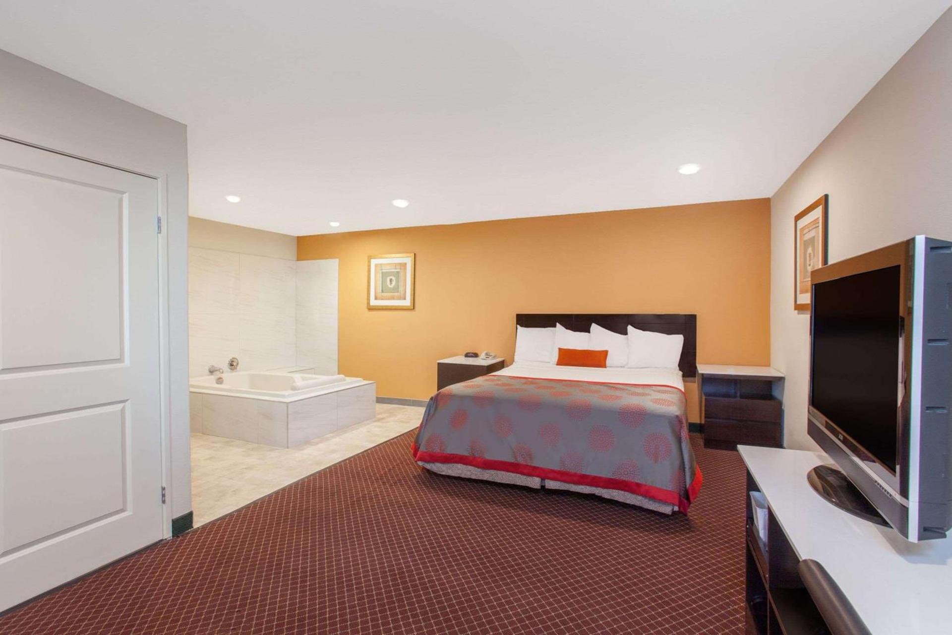 Ramada by Wyndham Culver City photo 23