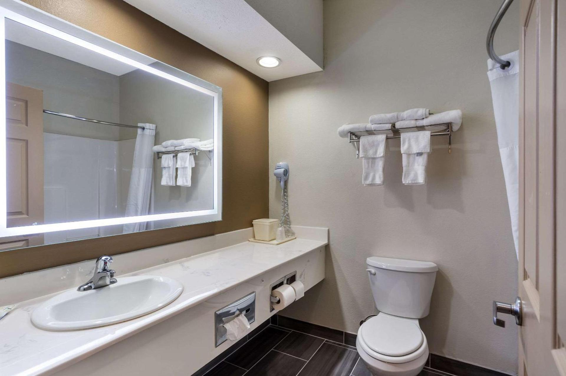 Quality Inn & Suites Pearl-Jackson photo 6