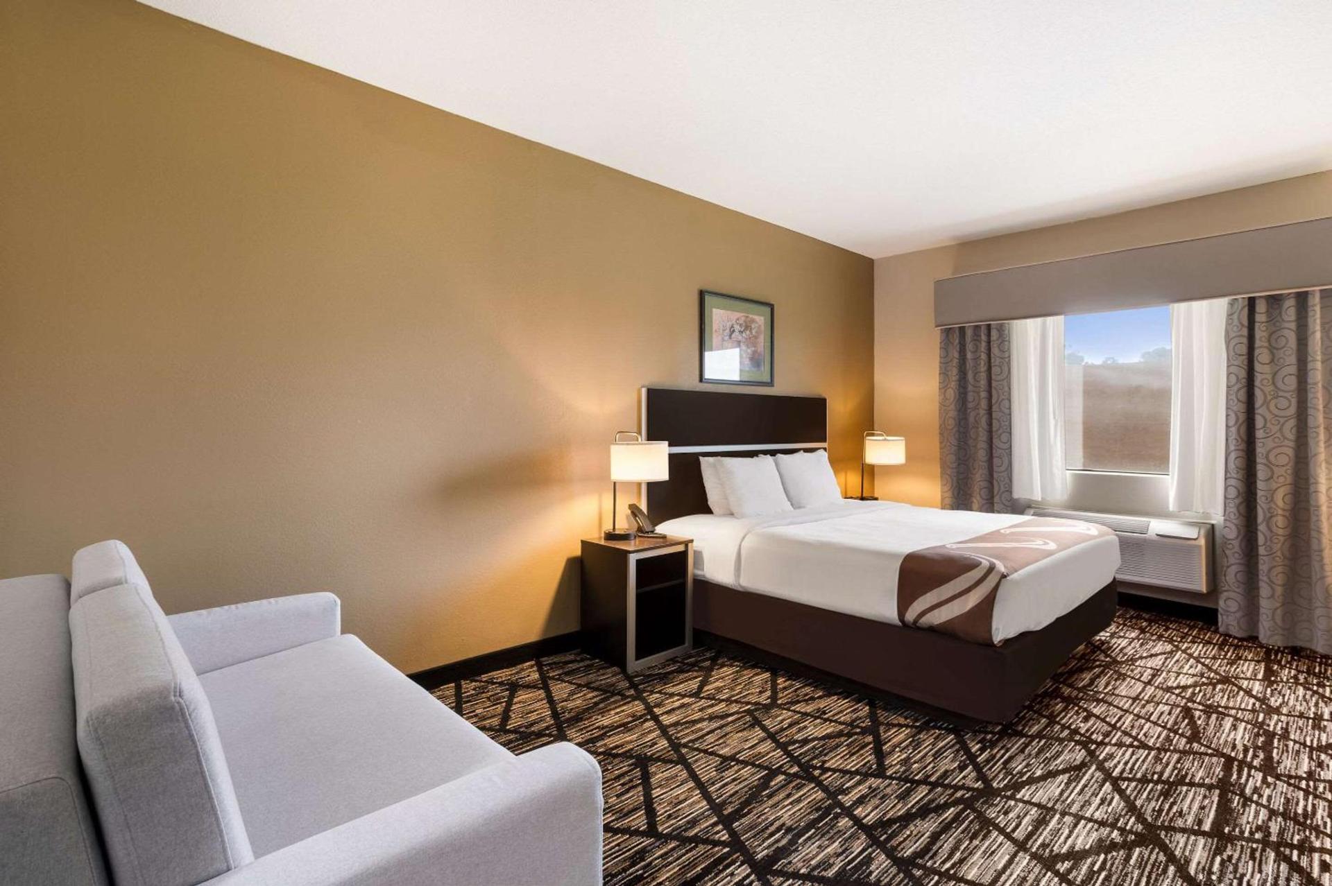 Quality Inn & Suites Pearl-Jackson photo 14