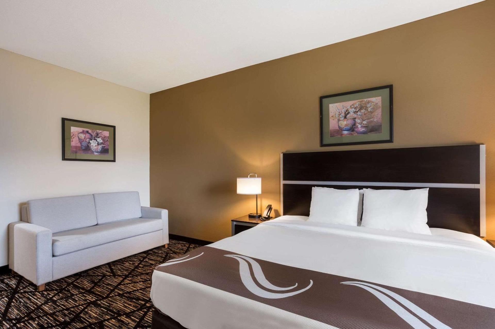 Quality Inn & Suites Pearl-Jackson photo 16