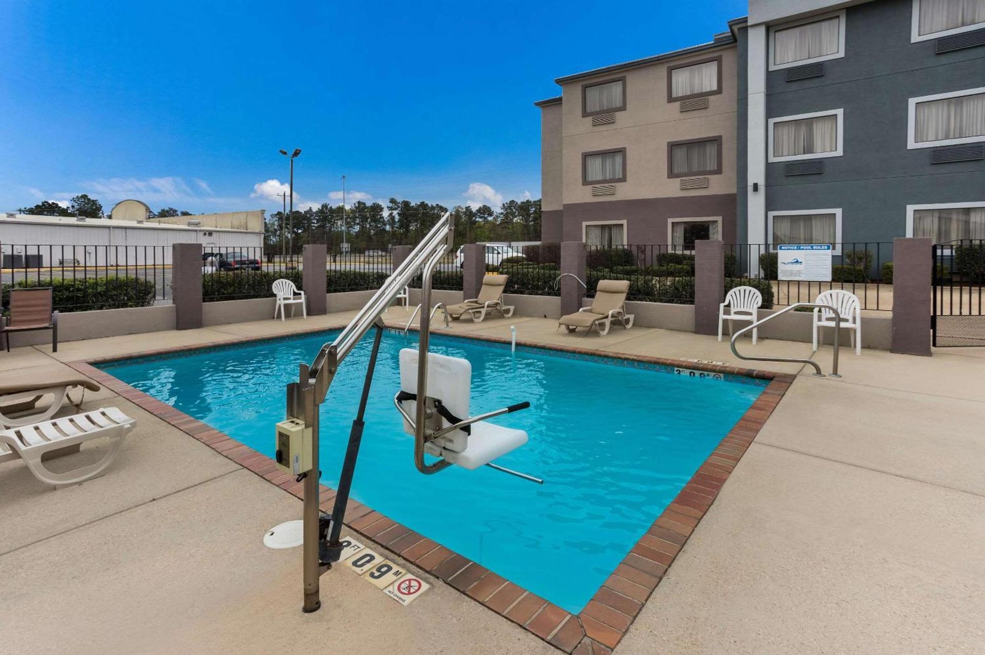 Quality Inn & Suites Pearl-Jackson photo 18