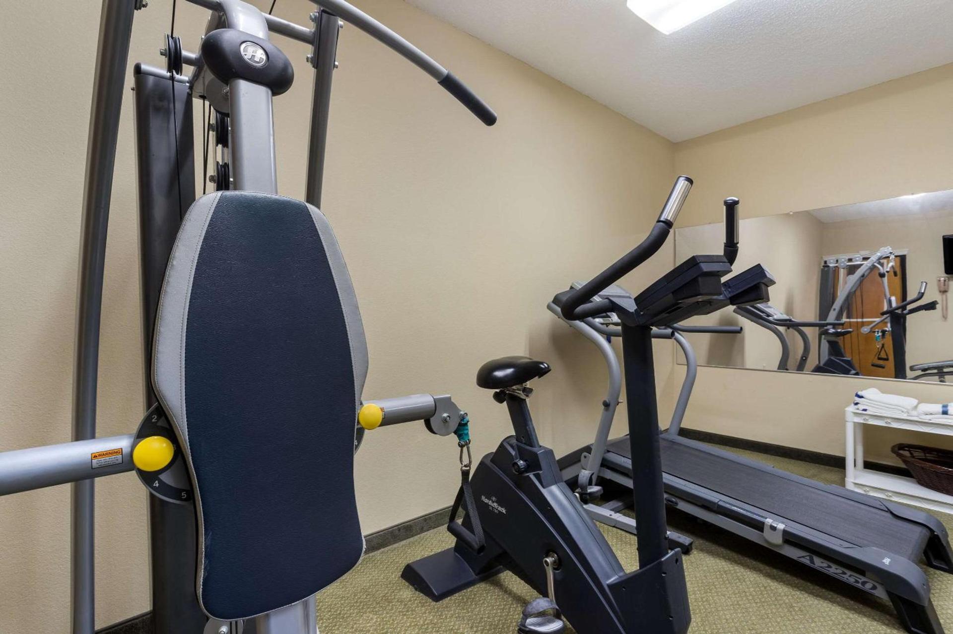 Quality Inn & Suites Pearl-Jackson photo 19