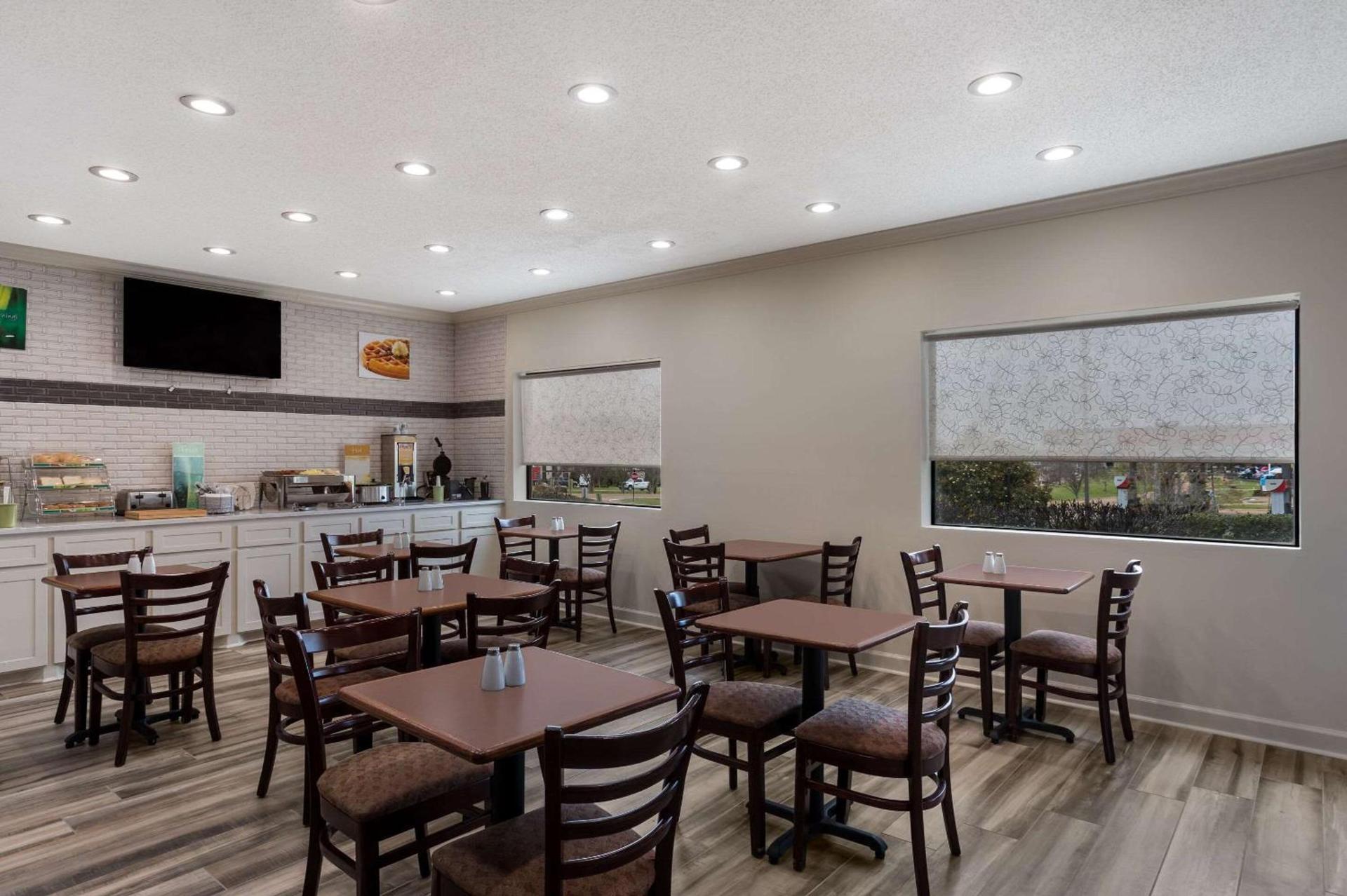 Quality Inn & Suites Pearl-Jackson photo 20