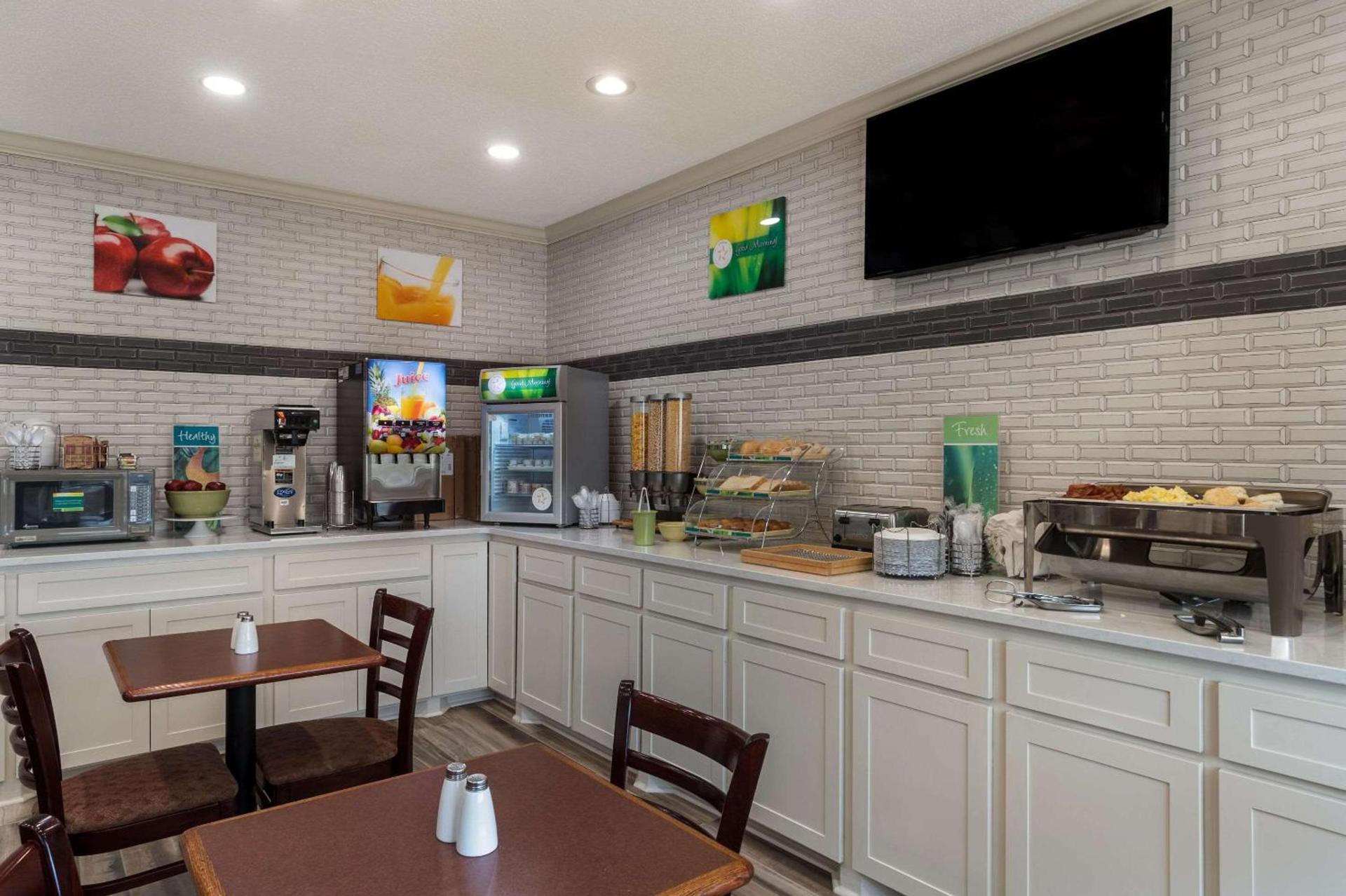 Quality Inn & Suites Pearl-Jackson photo 21
