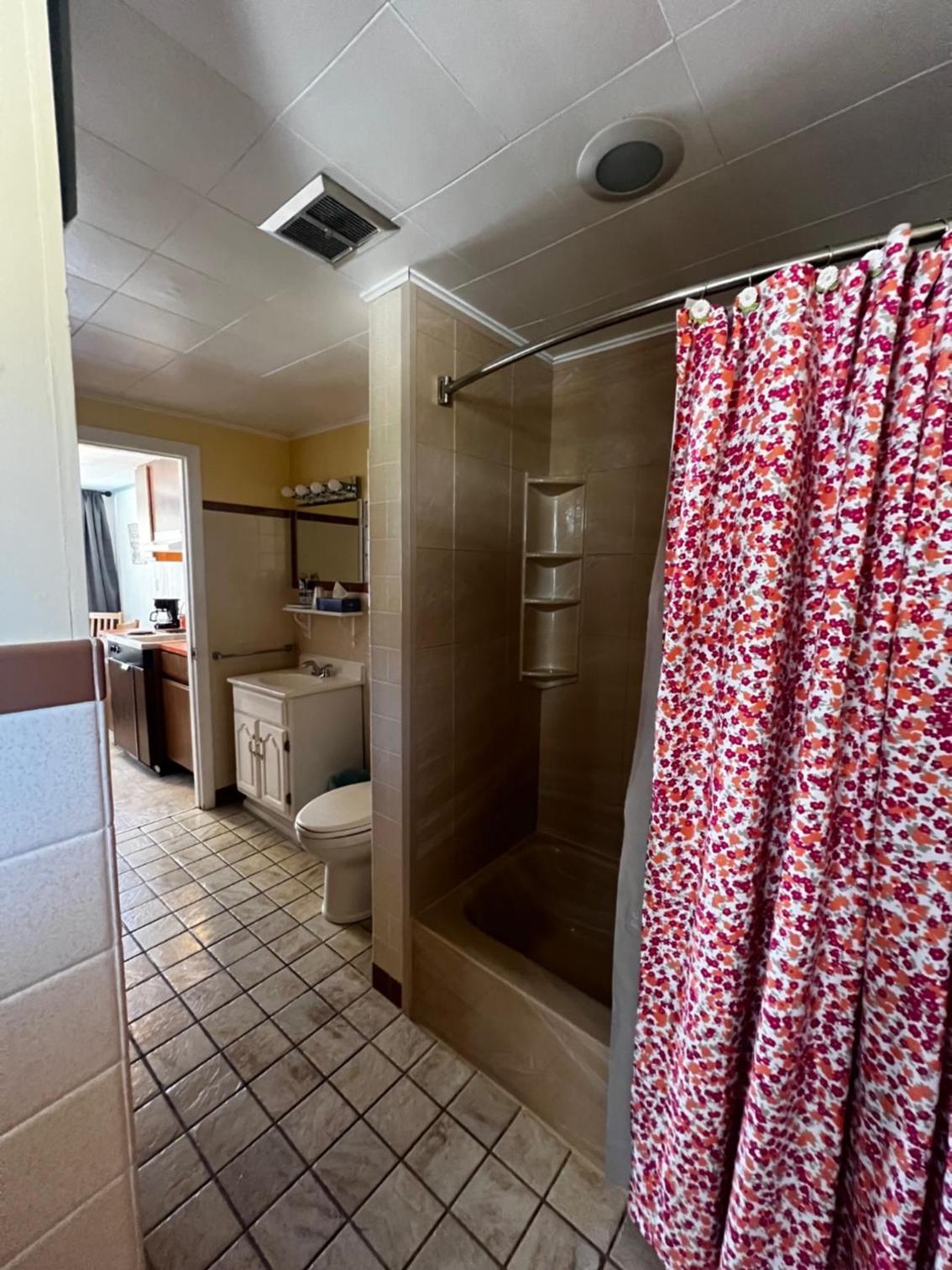 Claddagh Motel & Suites photo 74