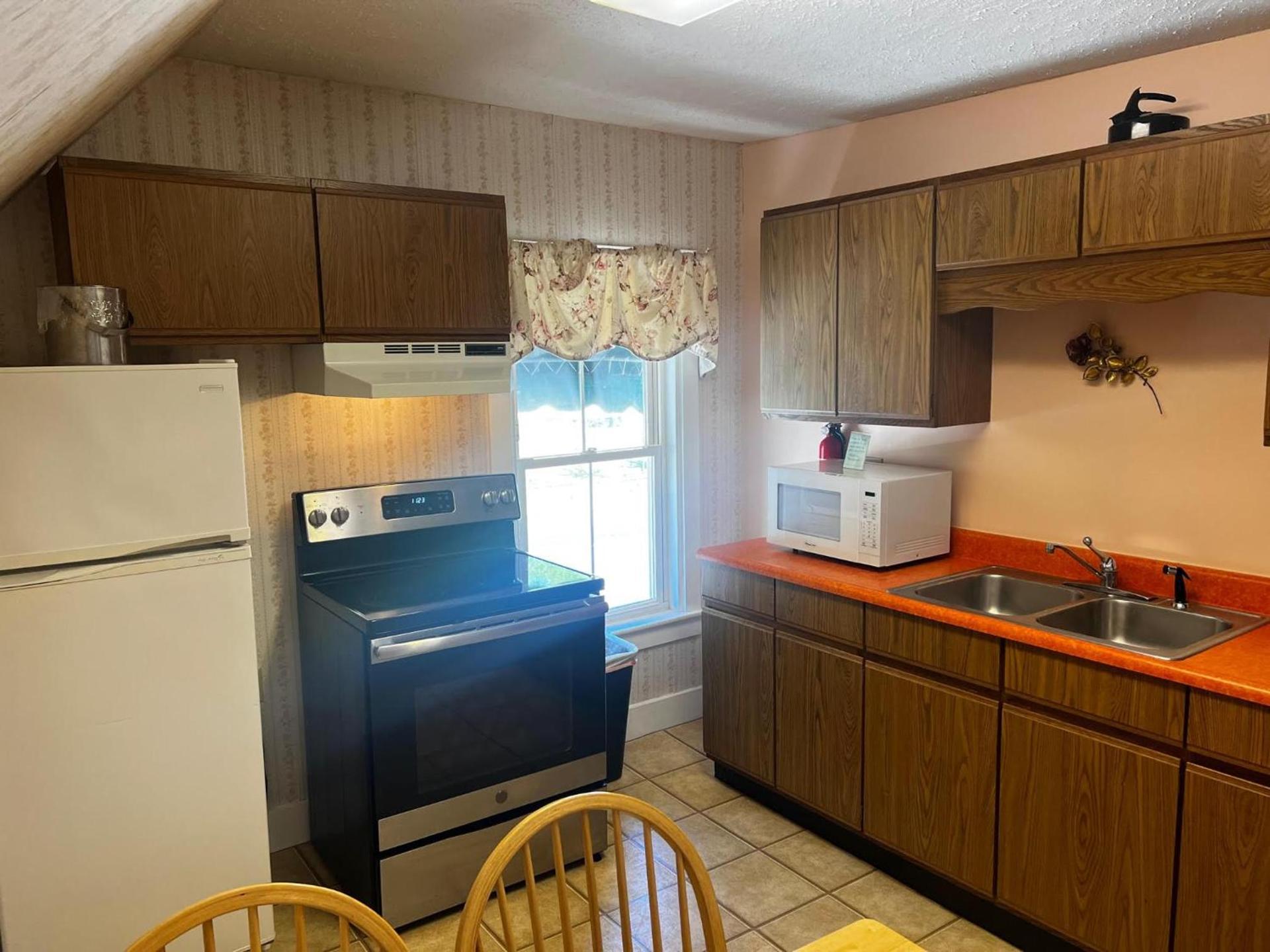 Claddagh Motel & Suites photo 78