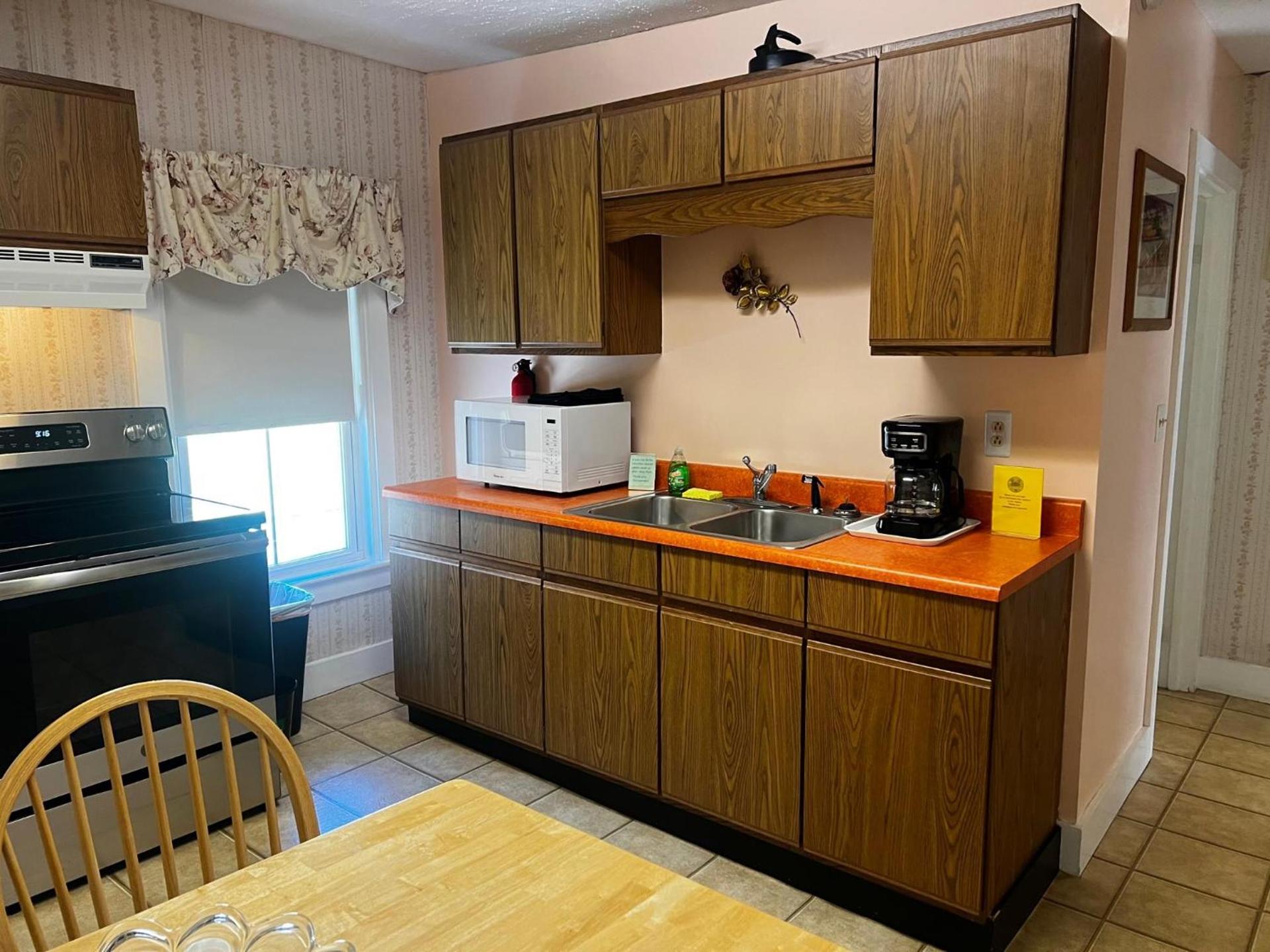 Claddagh Motel & Suites photo 90