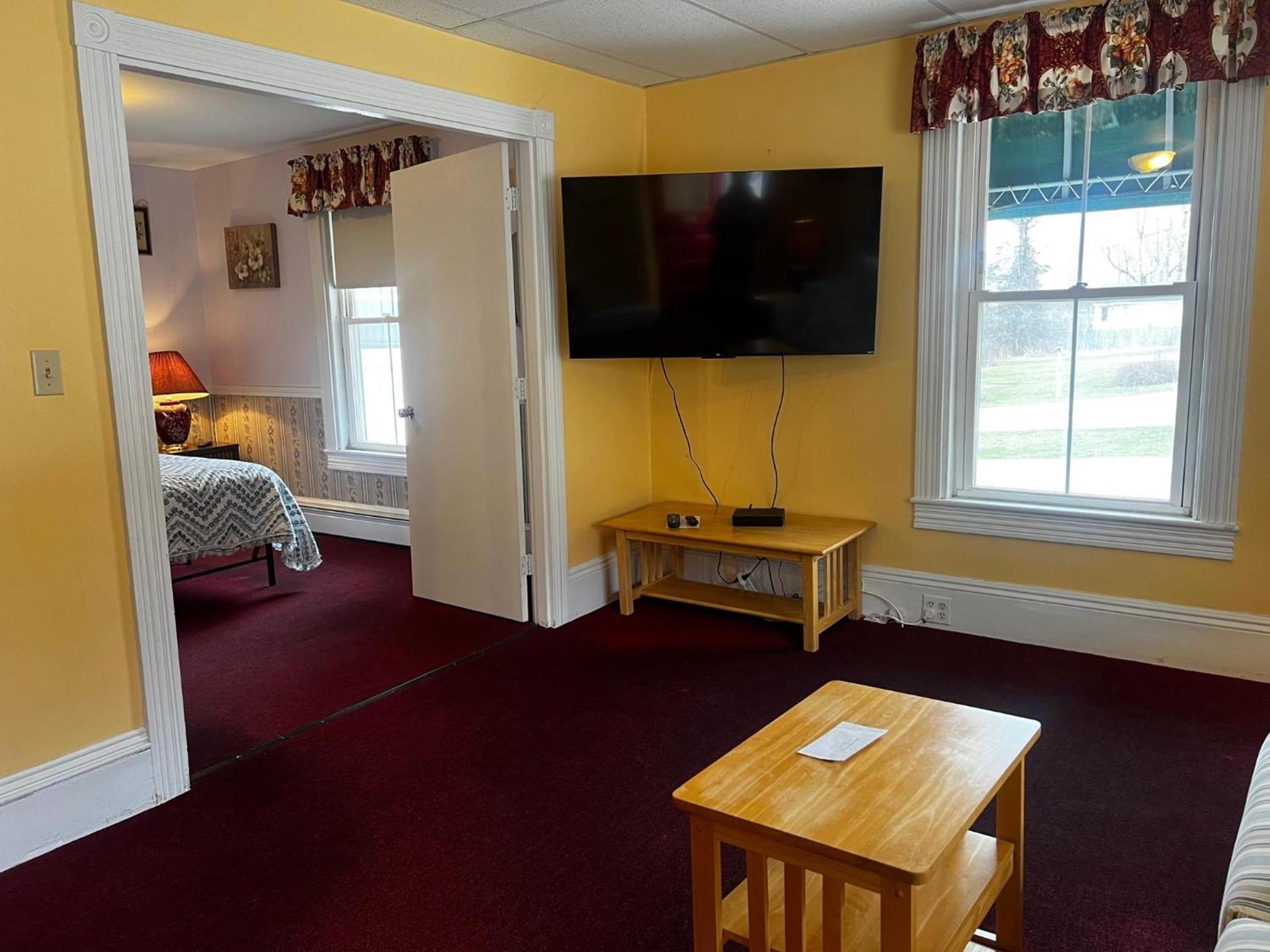 Claddagh Motel & Suites photo 96
