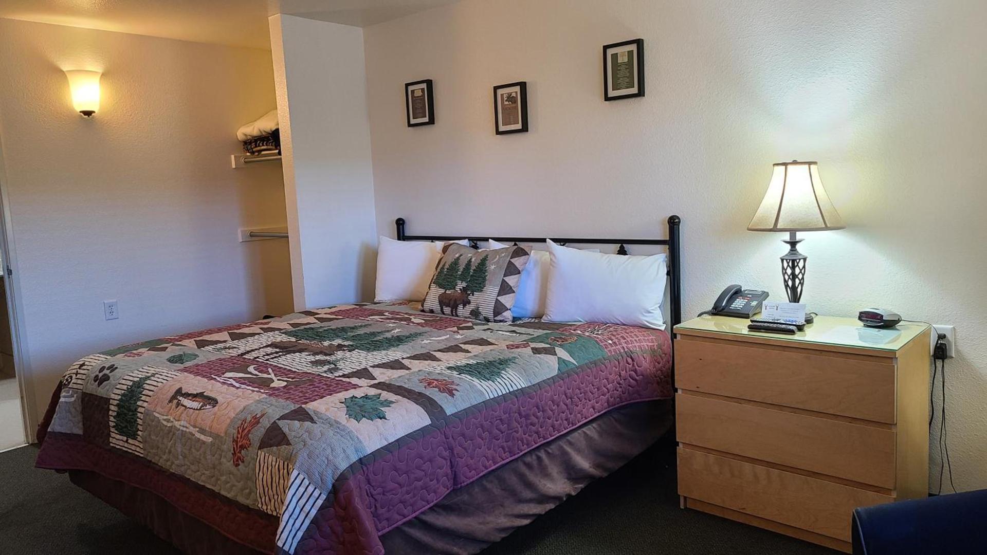 Antlers Inn photo 14