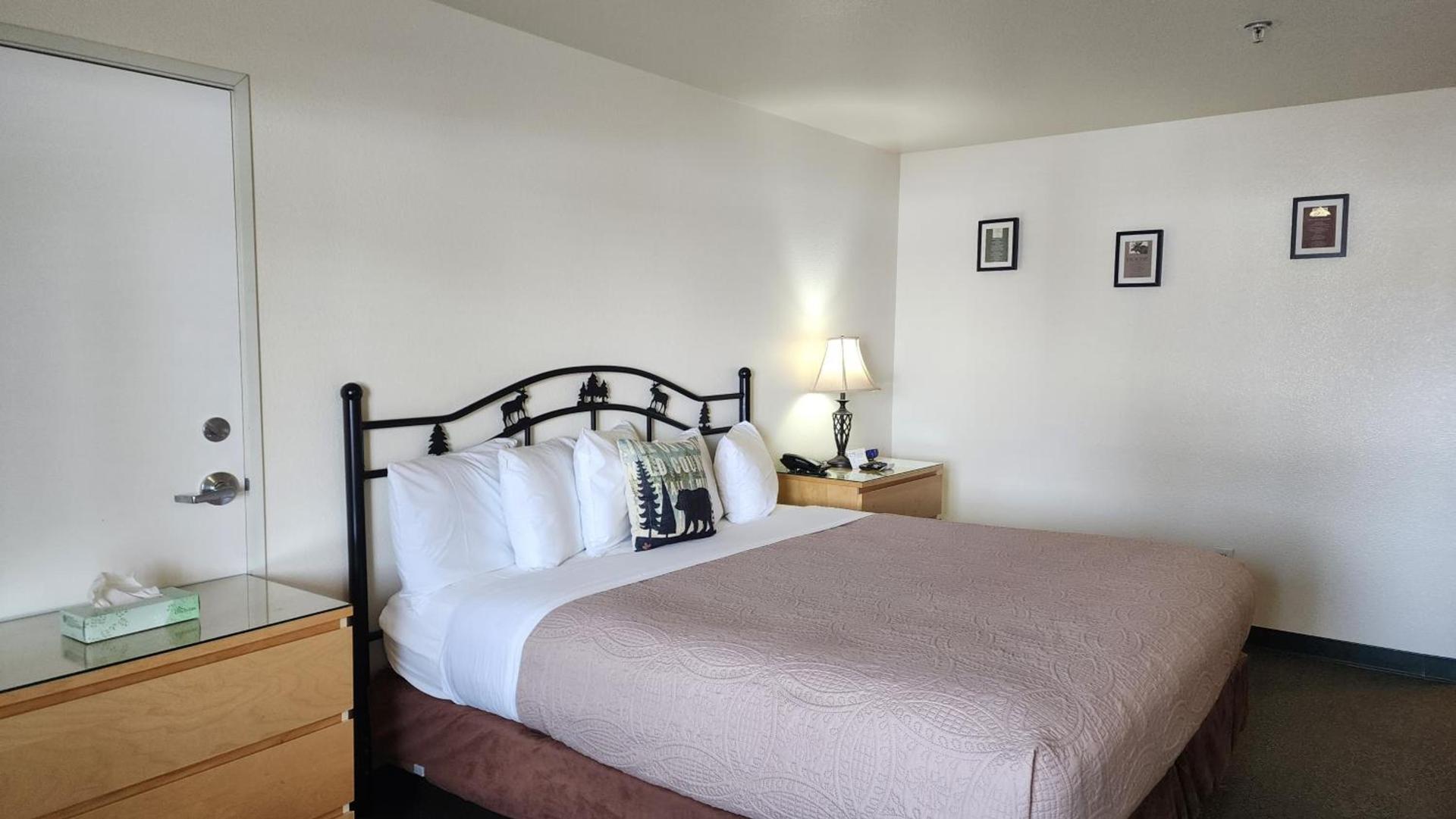 Antlers Inn photo 11