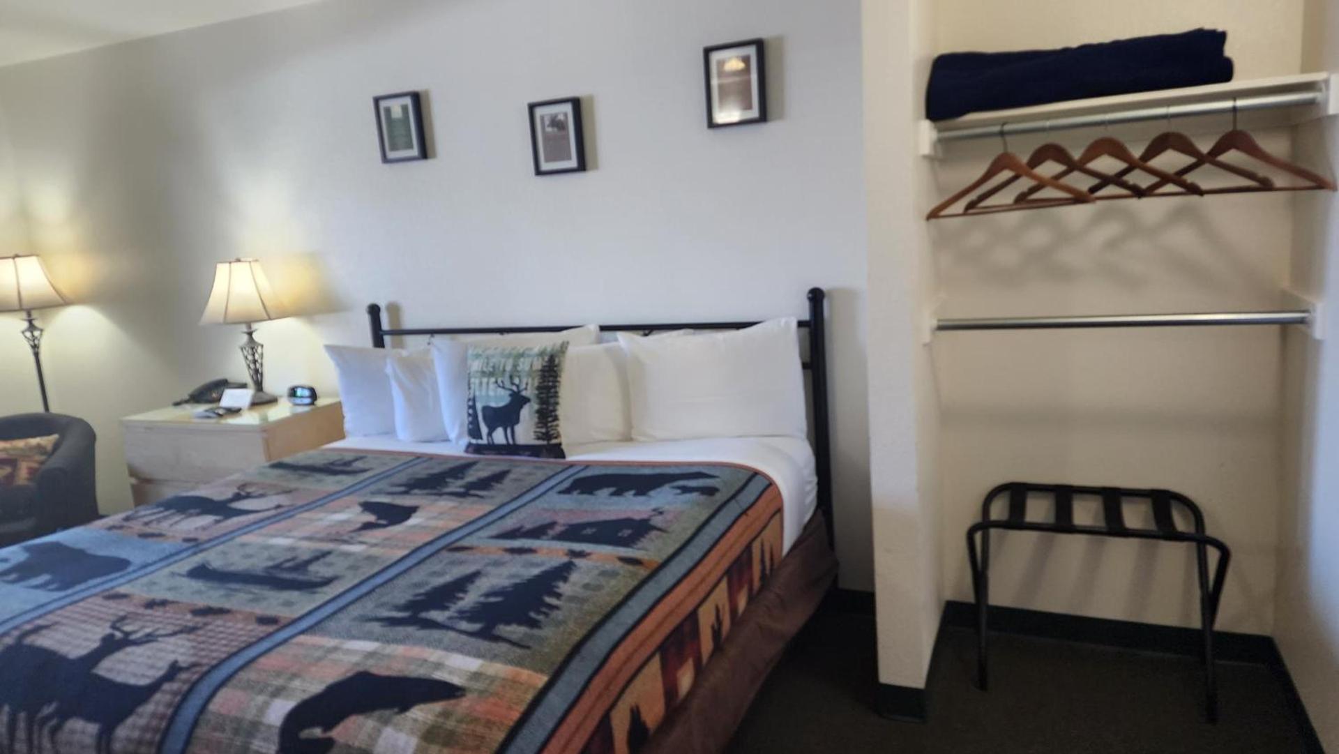 Antlers Inn photo 12