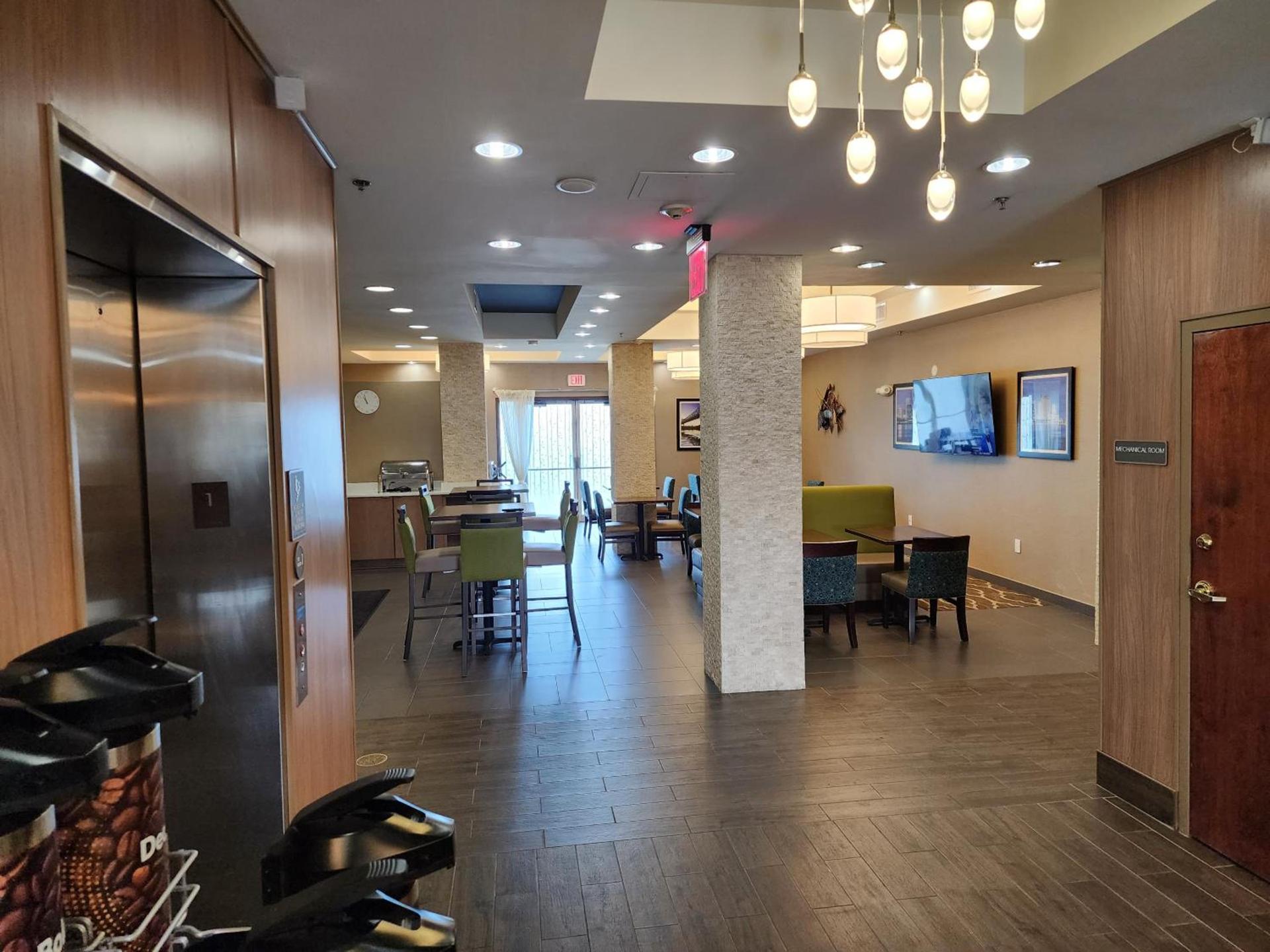 Comfort Suites New Orleans East photo 56