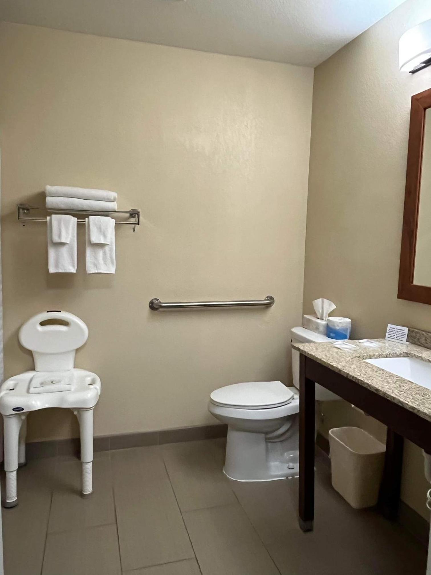 Quality Inn & Suites Bradford photo 5