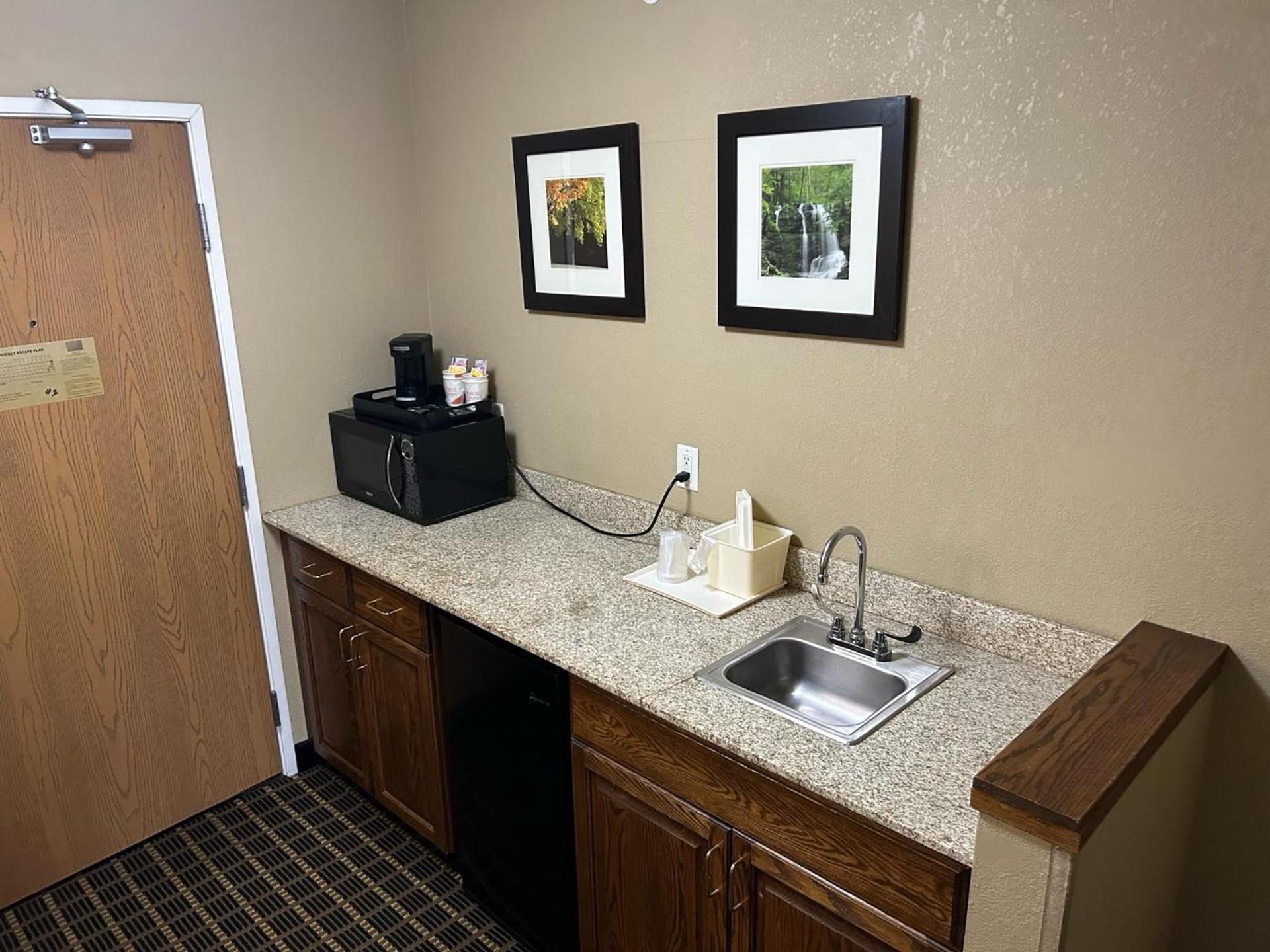 Quality Inn & Suites Bradford photo 13
