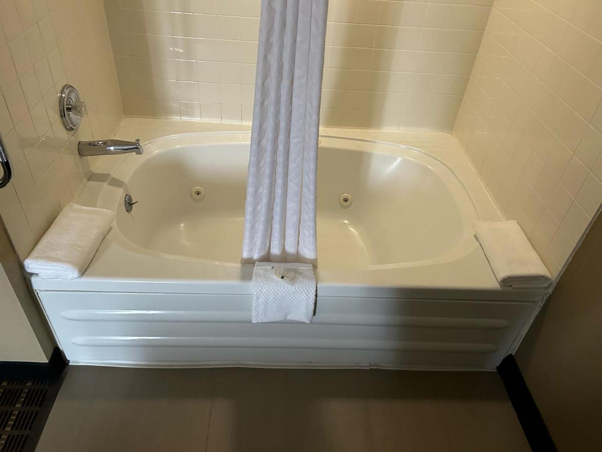 Quality Inn & Suites Bradford photo 34