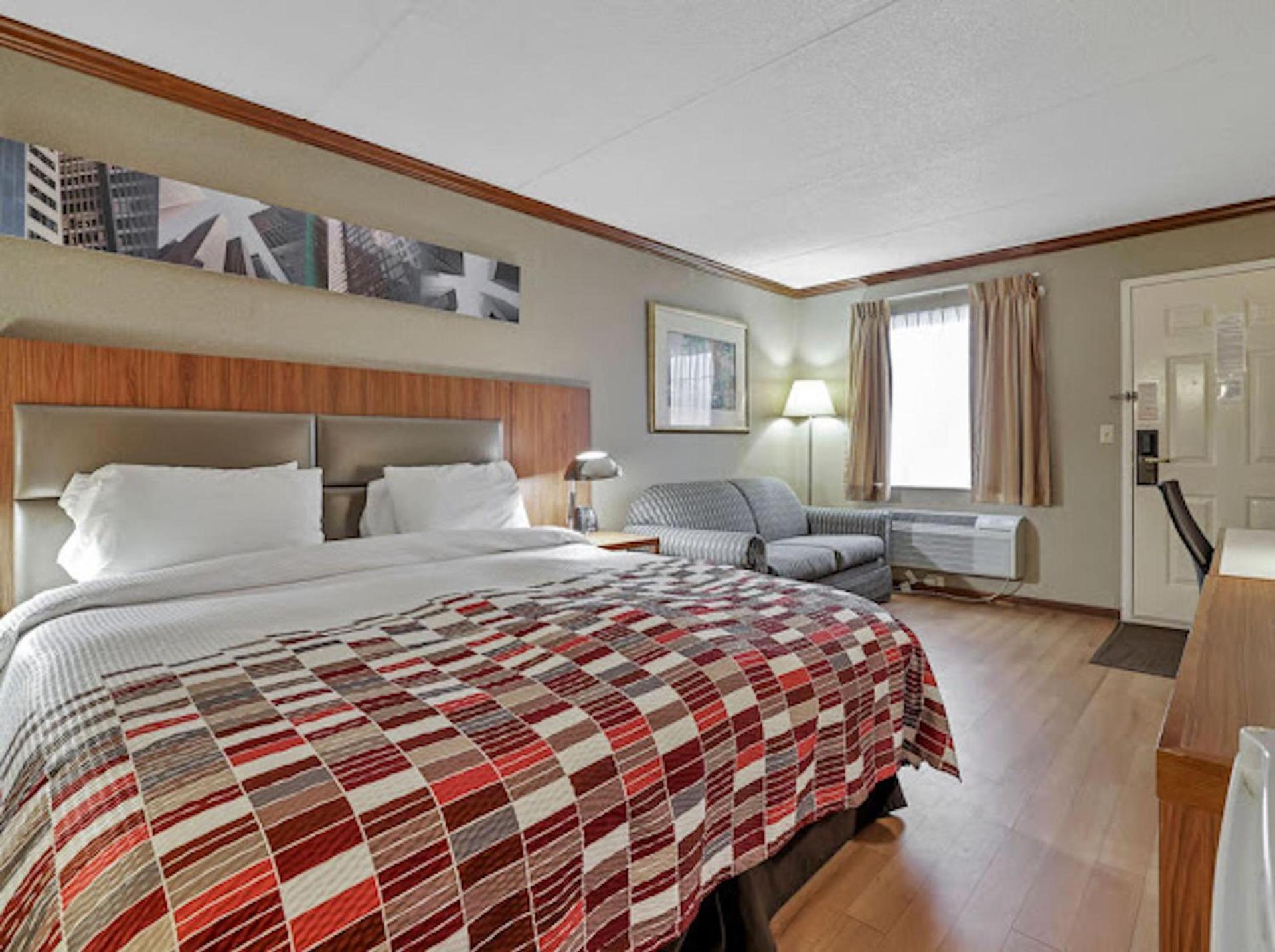 Red Roof Inn Uhrichsville photo 29