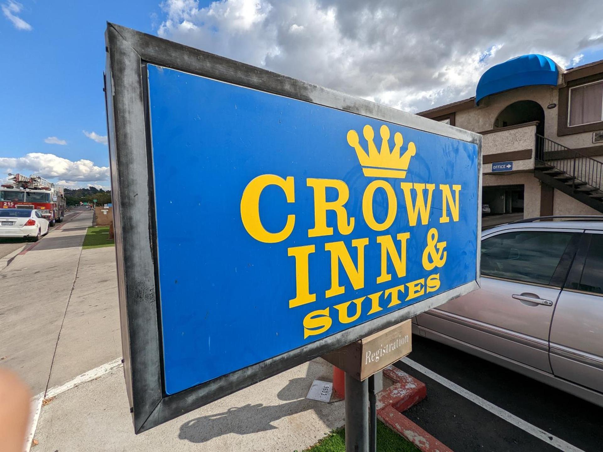 Crown Inn & Suites photo 44