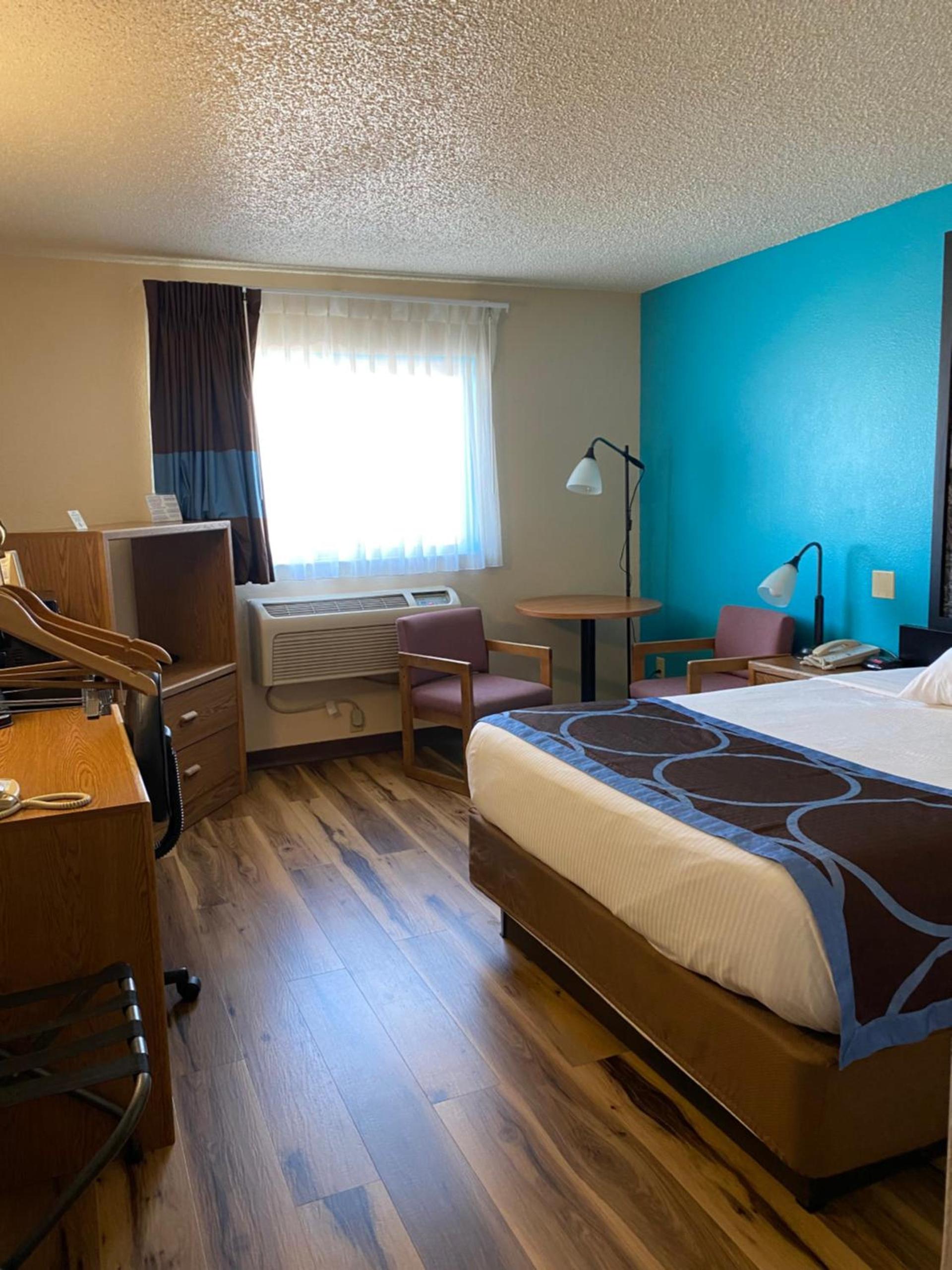 Super 8 by Wyndham Ogallala photo 12