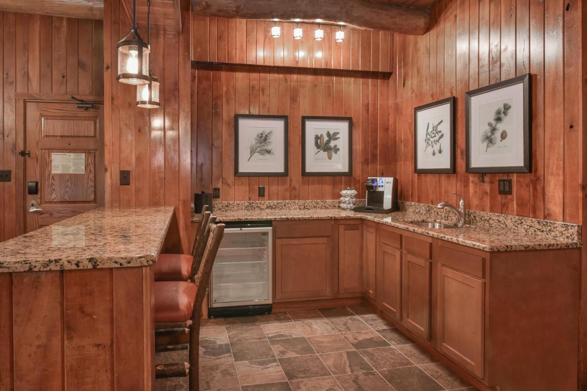 Slopeside Hotel, A Vail Resorts Property photo 30