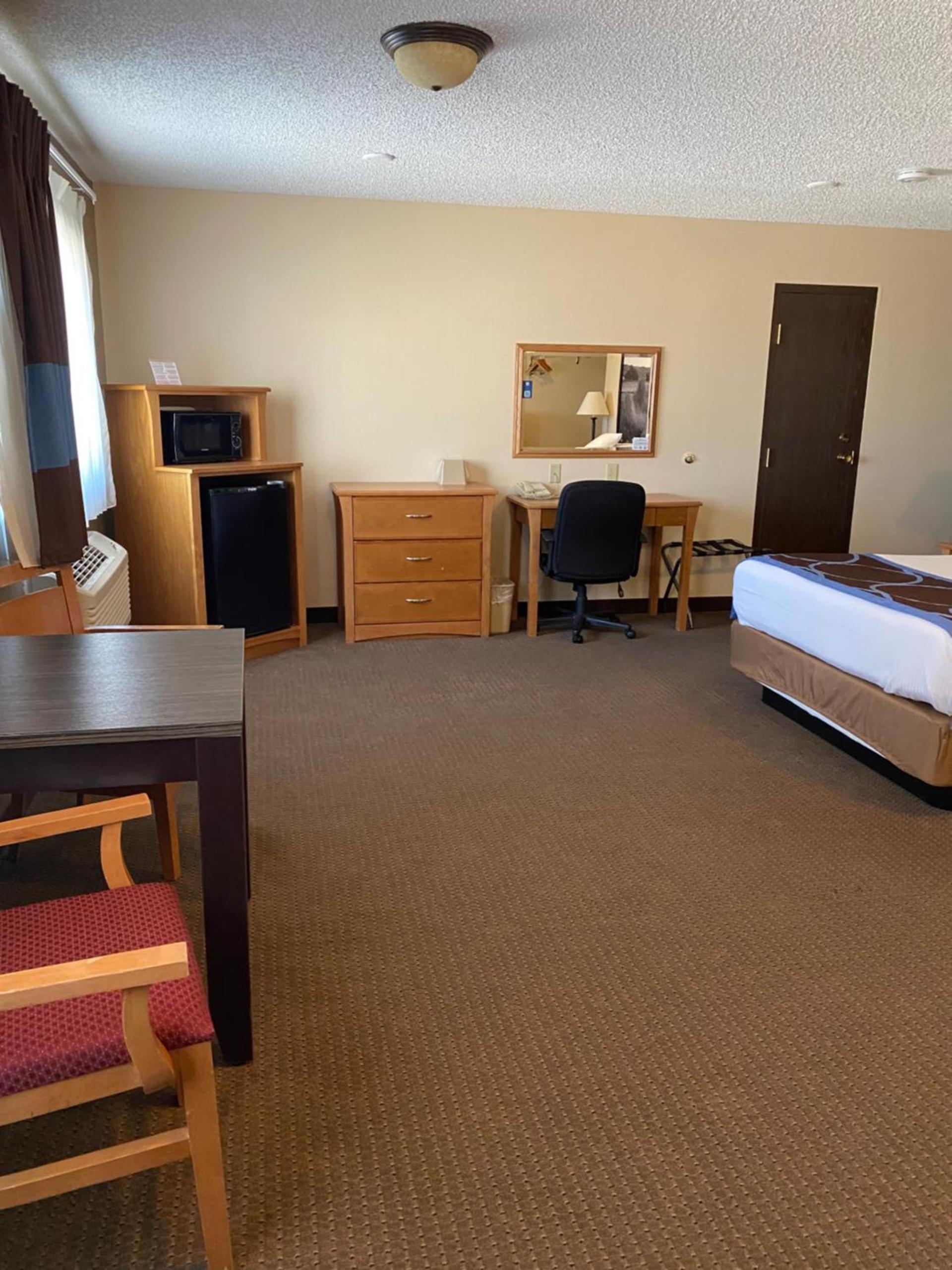 Super 8 by Wyndham Ogallala photo 11