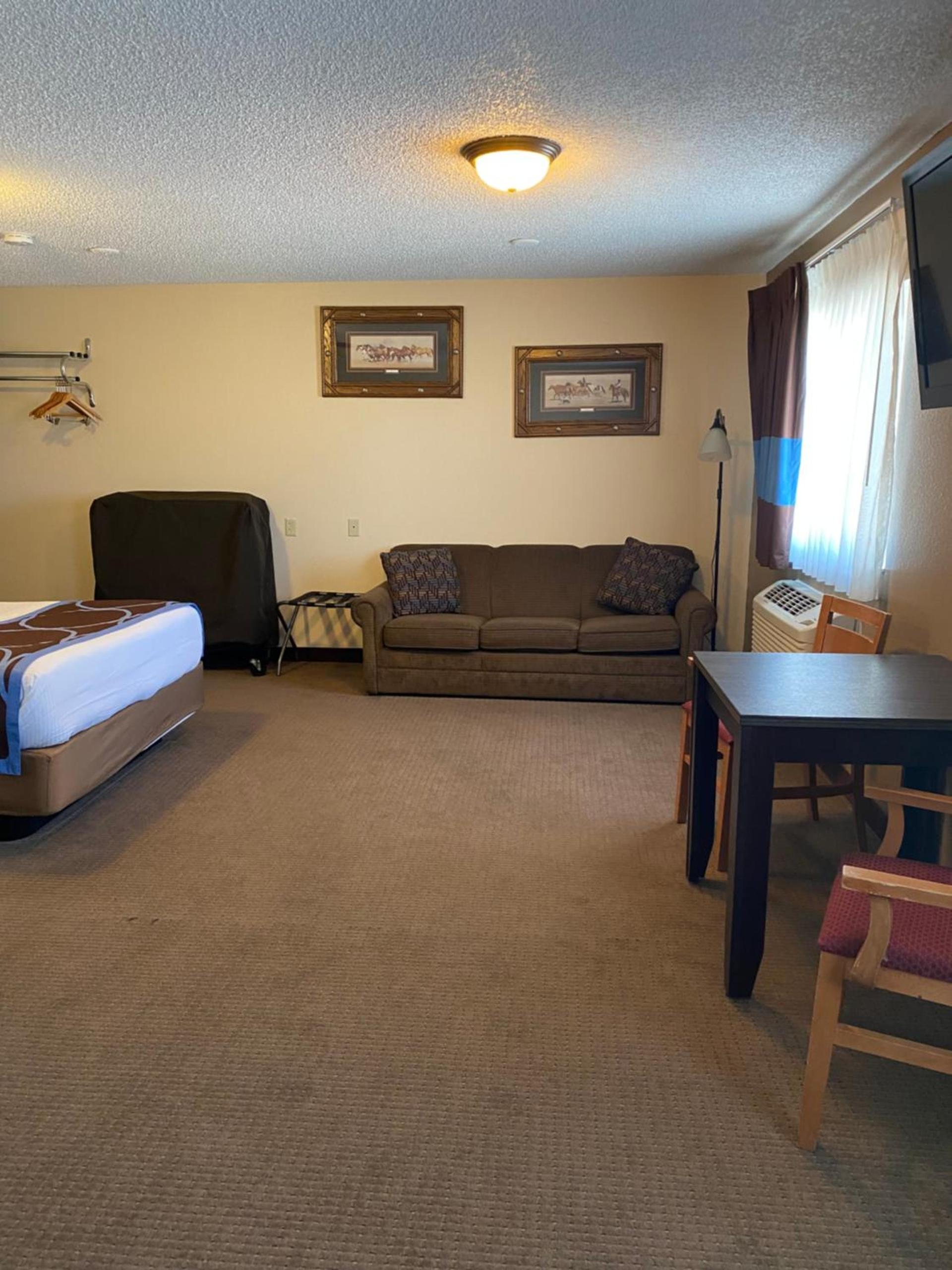 Super 8 by Wyndham Ogallala photo 10