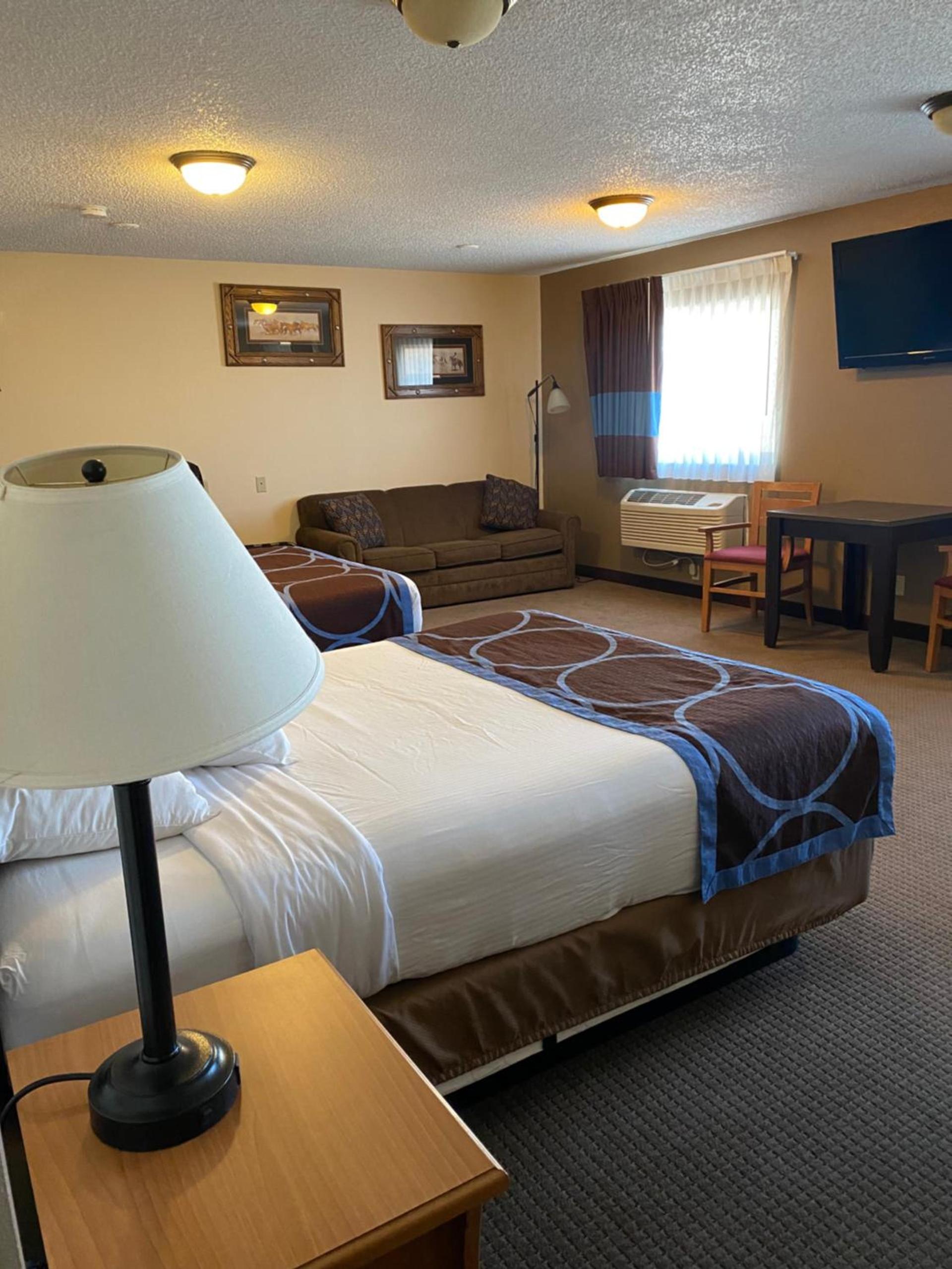 Super 8 by Wyndham Ogallala photo 9