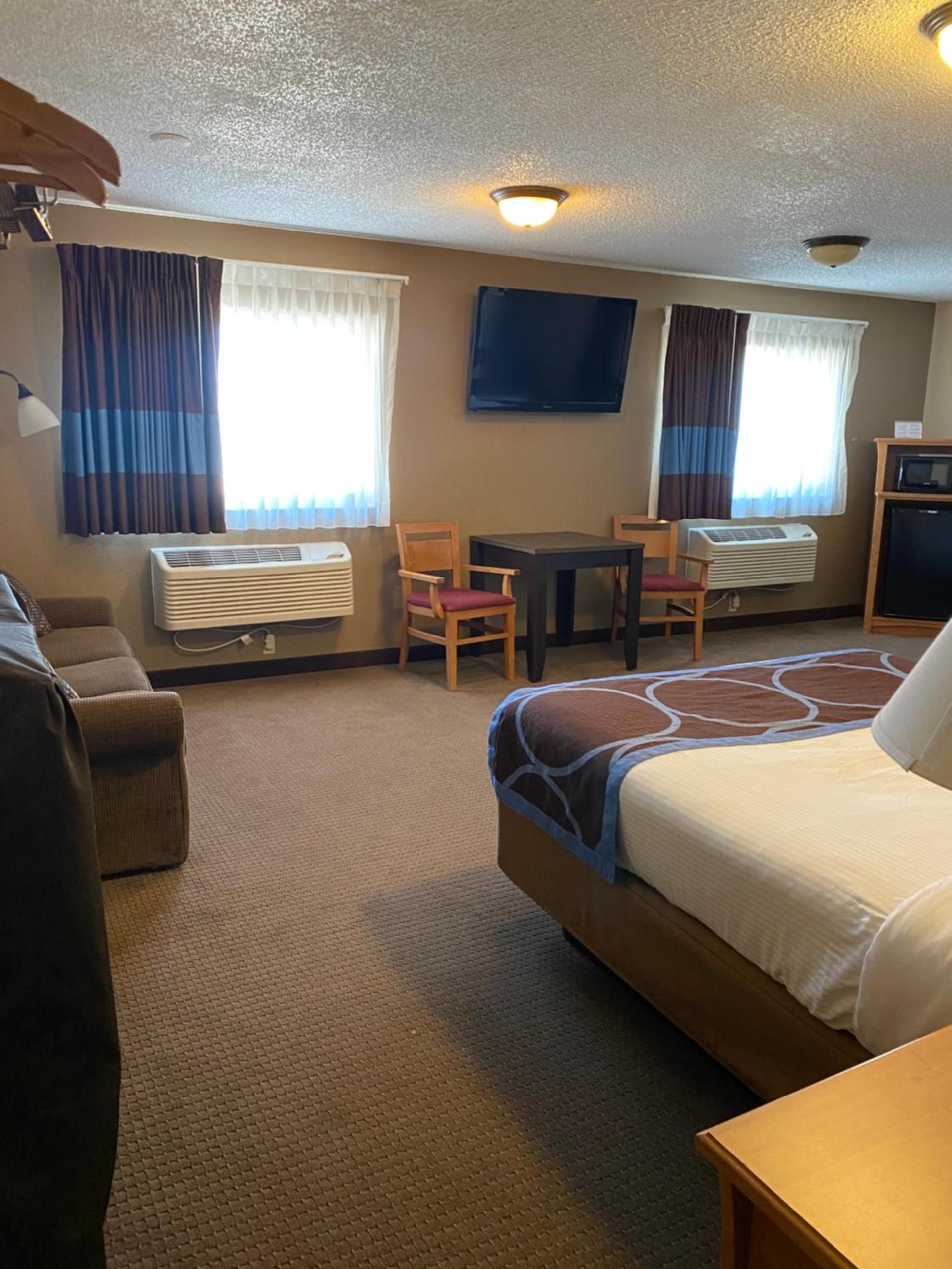 Super 8 by Wyndham Ogallala photo 7