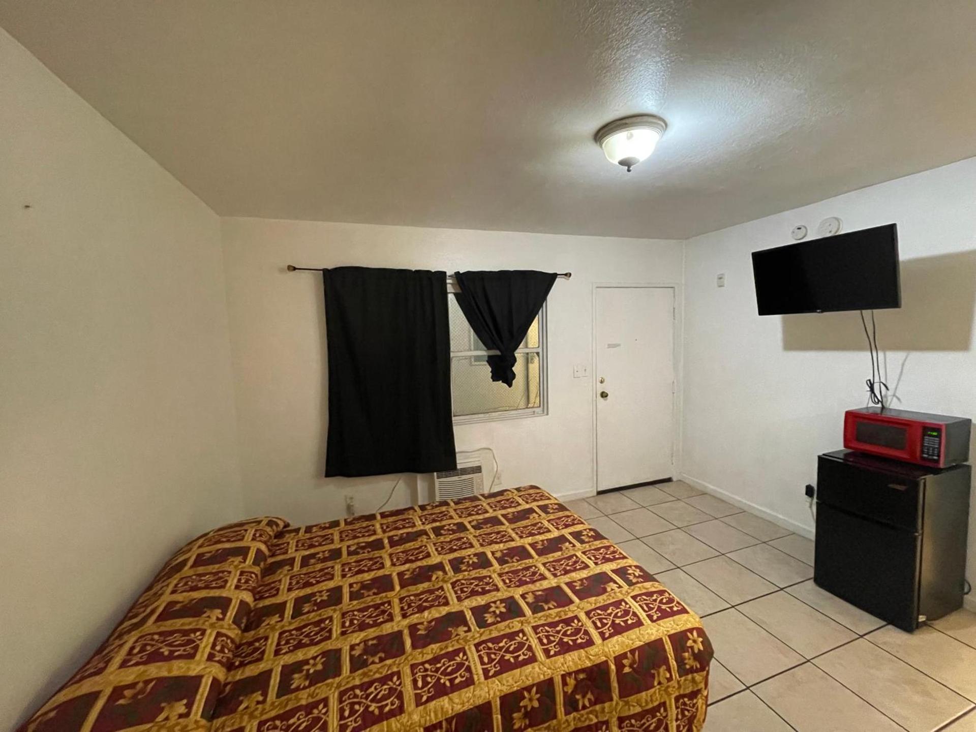 Crown Inn & Suites photo 39