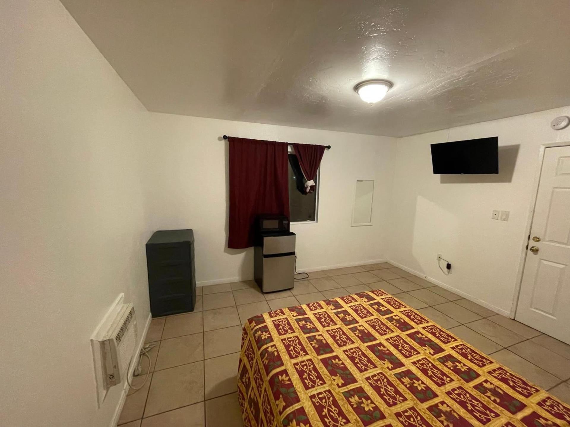 Crown Inn & Suites photo 19