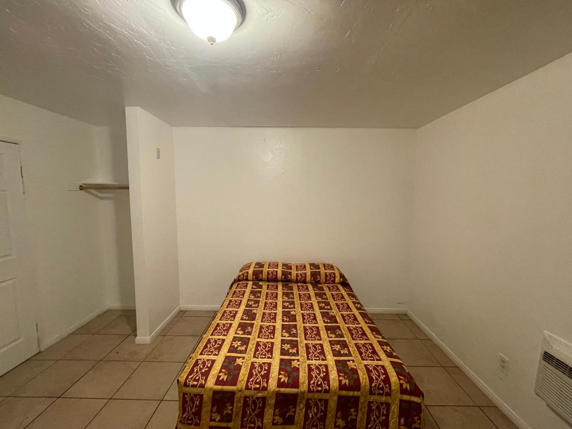 Crown Inn & Suites photo 43