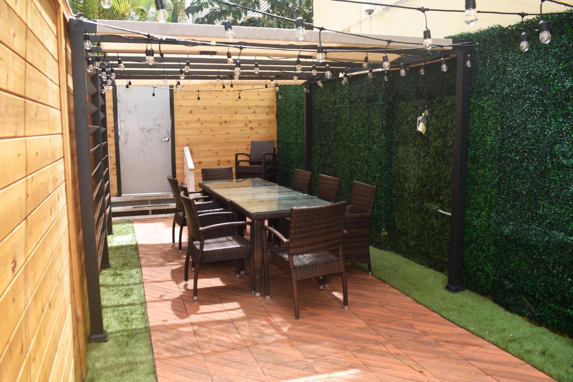 Waikiki Beachside Hostel photo 1