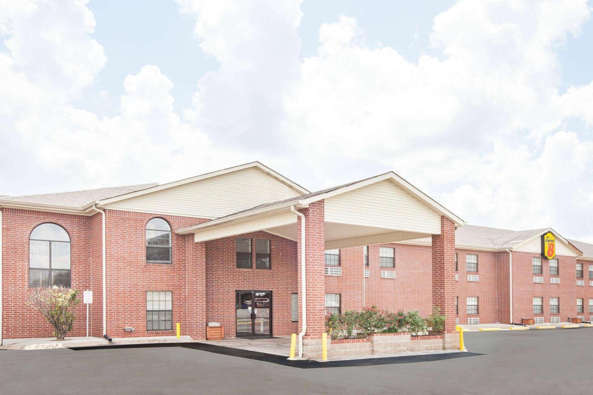 Super 8 by Wyndham White Hall photo 6