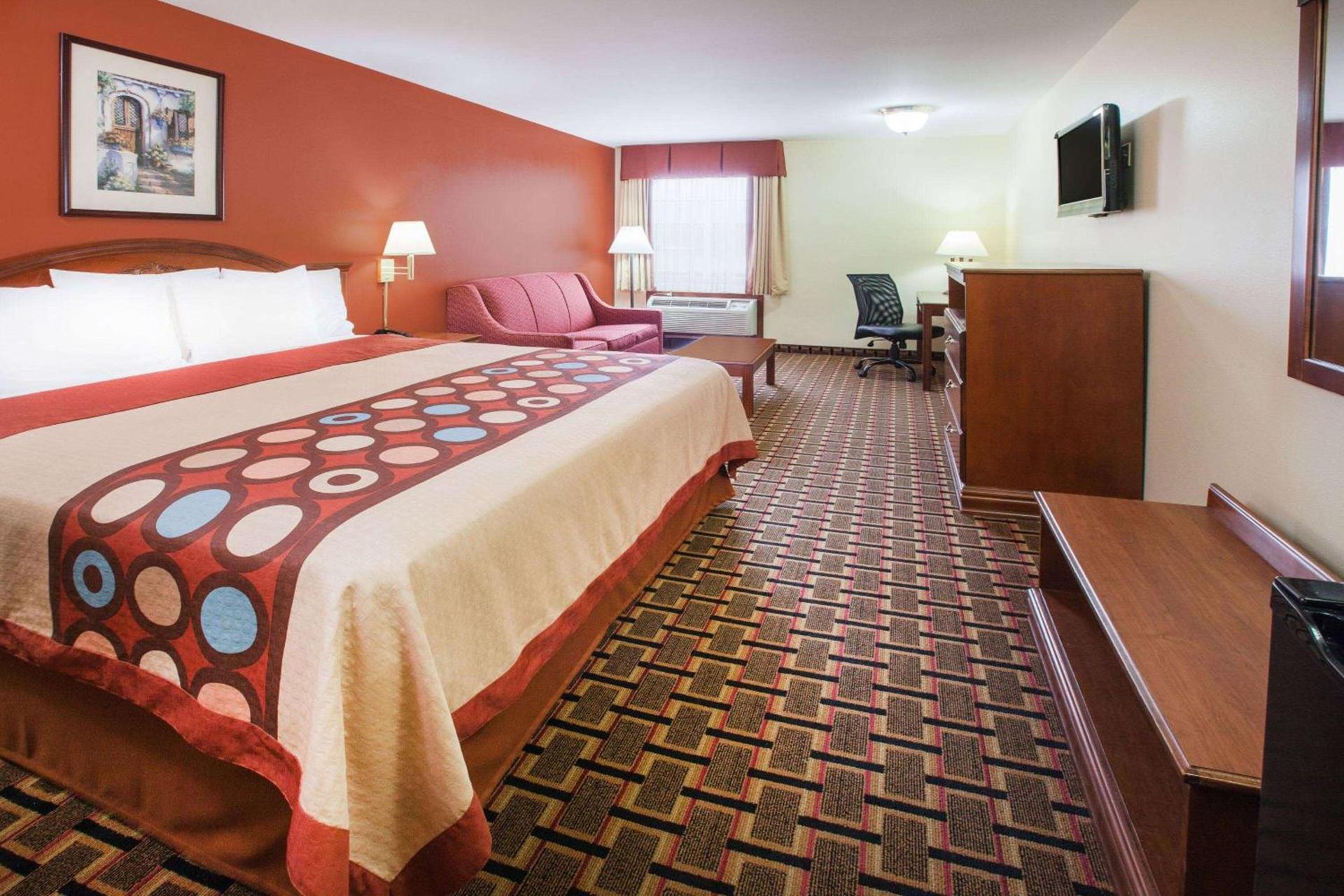 Super 8 by Wyndham White Hall photo 14