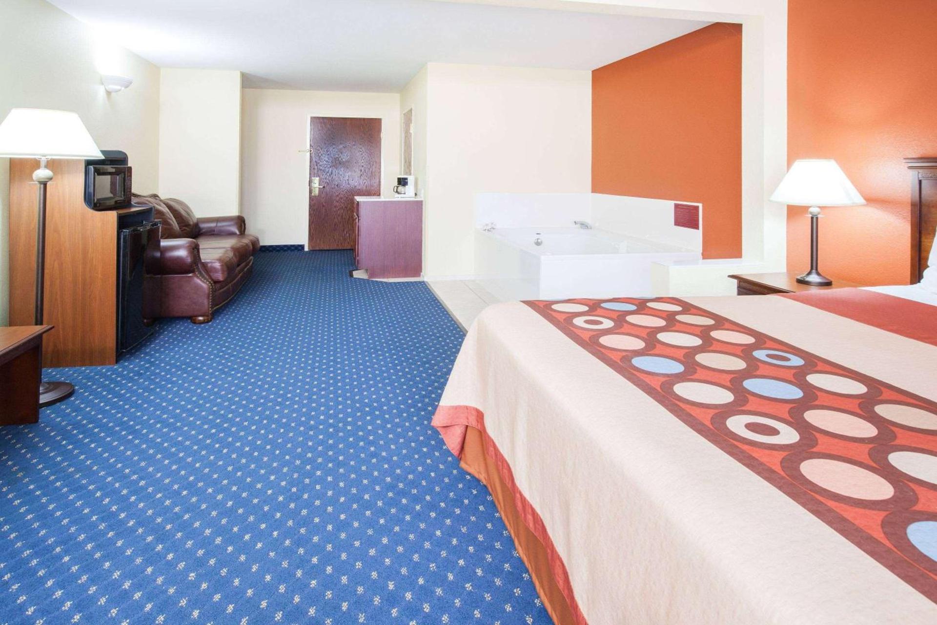 Super 8 by Wyndham White Hall photo 15