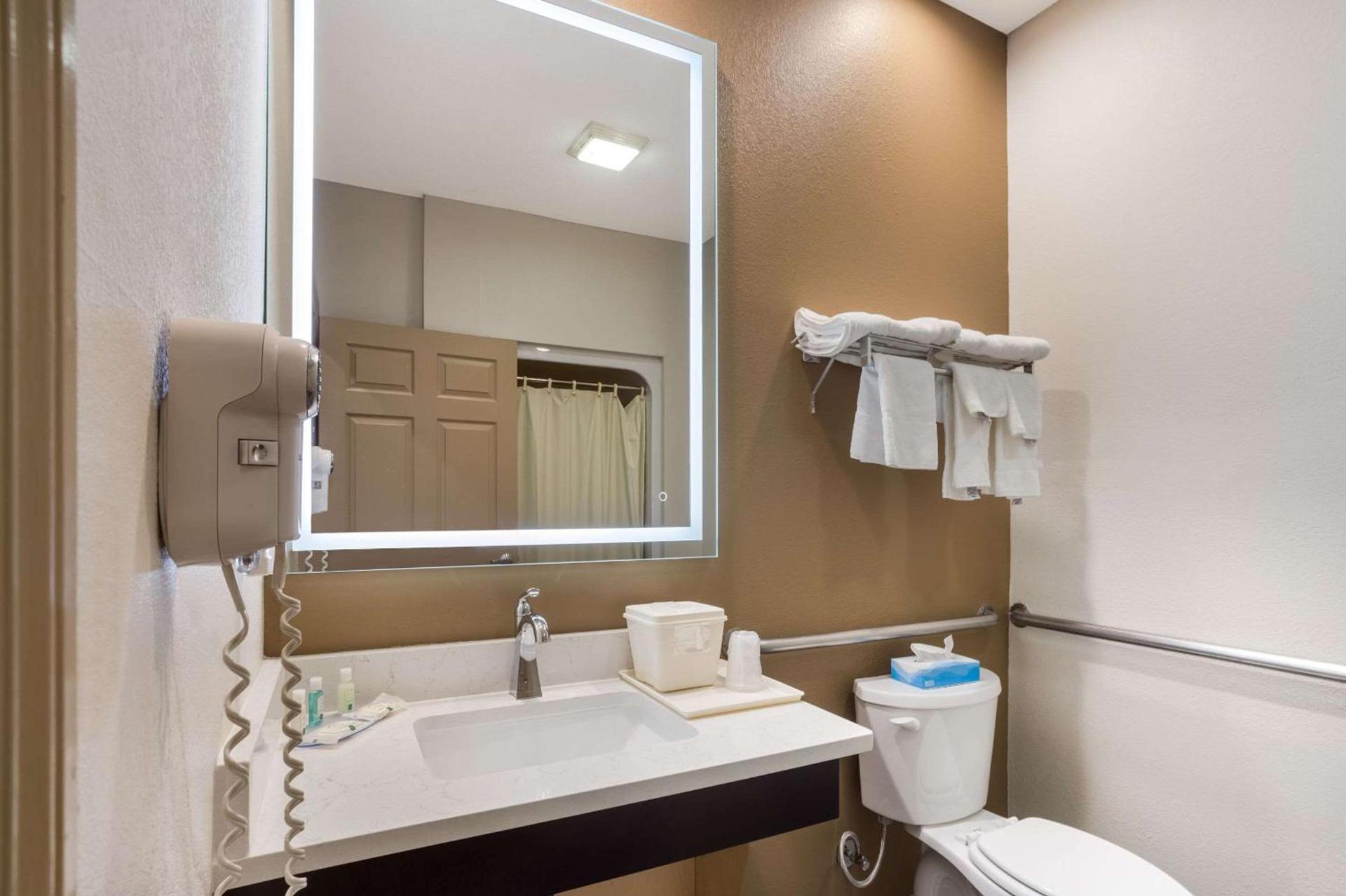 Quality Inn & Suites Pearl-Jackson photo 11