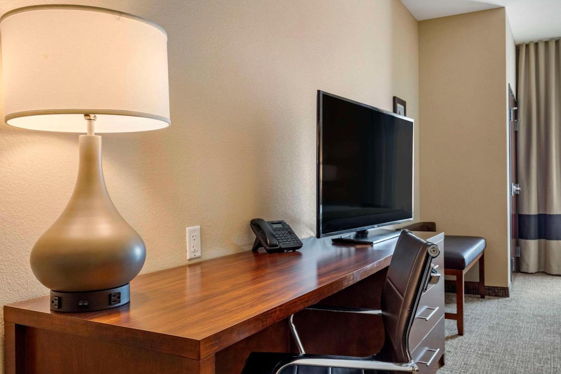 Comfort Inn & Suites Edgewood photo 20