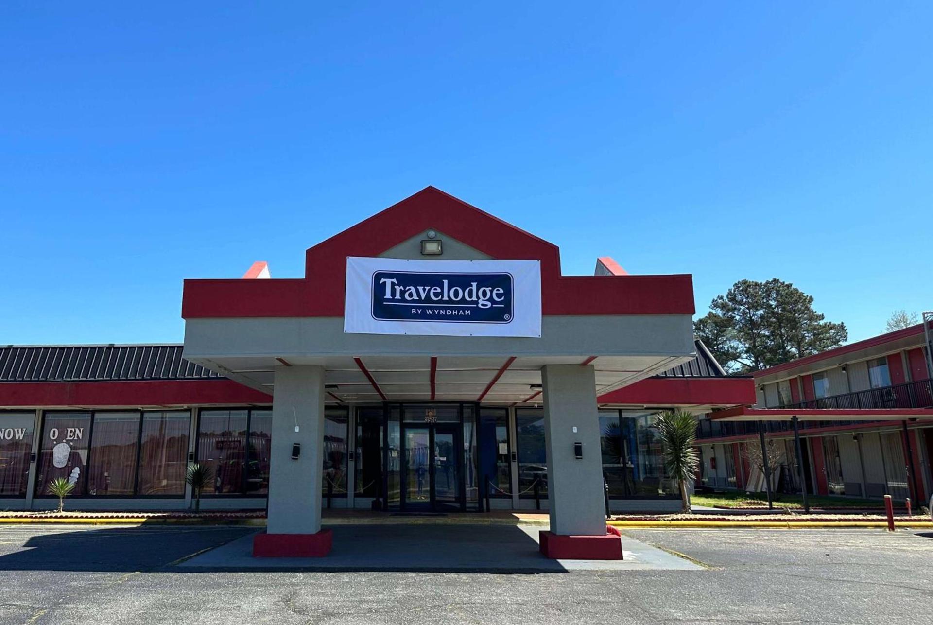Ramada by Wyndham Lumberton NC North photo 2