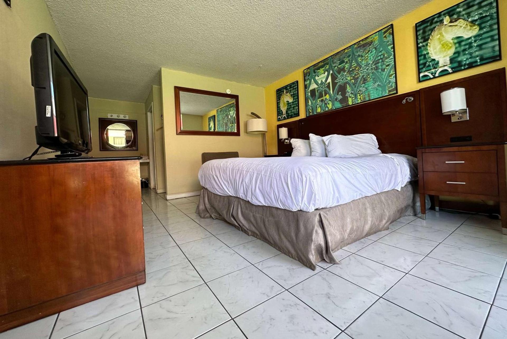 Ramada by Wyndham Lumberton NC North photo 11