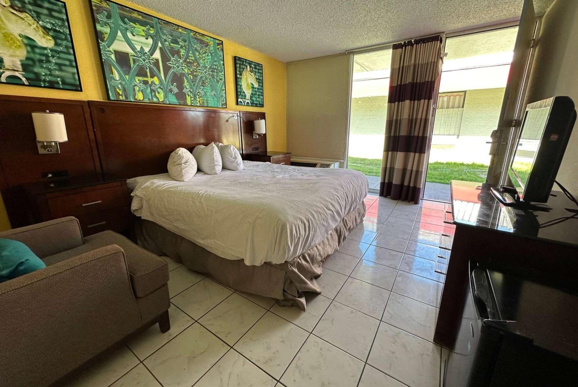Ramada by Wyndham Lumberton NC North photo 9