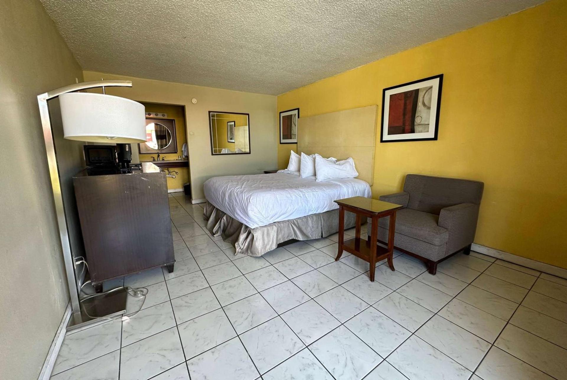 Ramada by Wyndham Lumberton NC North photo 13
