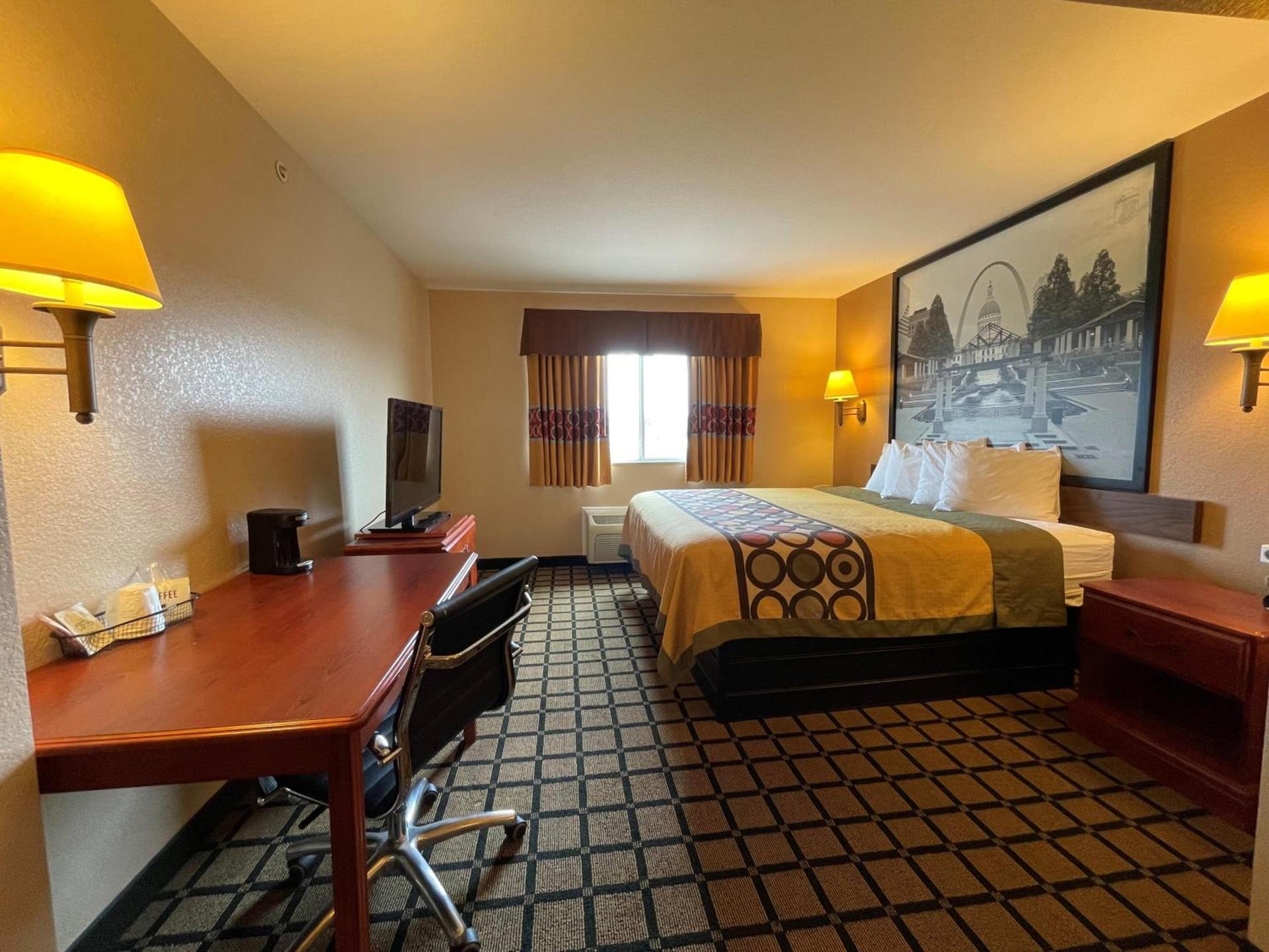 Super 8 by Wyndham Rolla photo 29