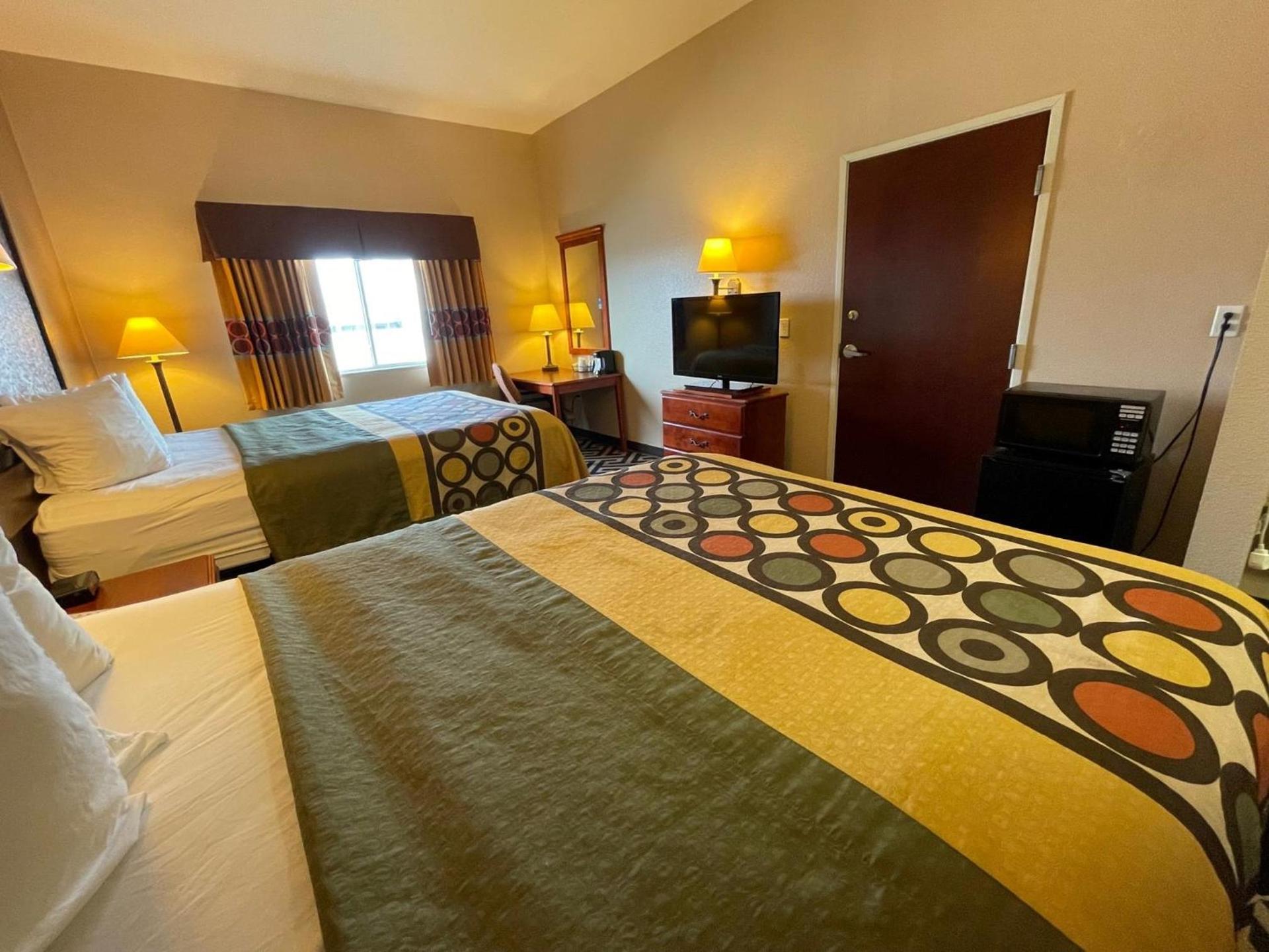 Super 8 by Wyndham Rolla photo 32